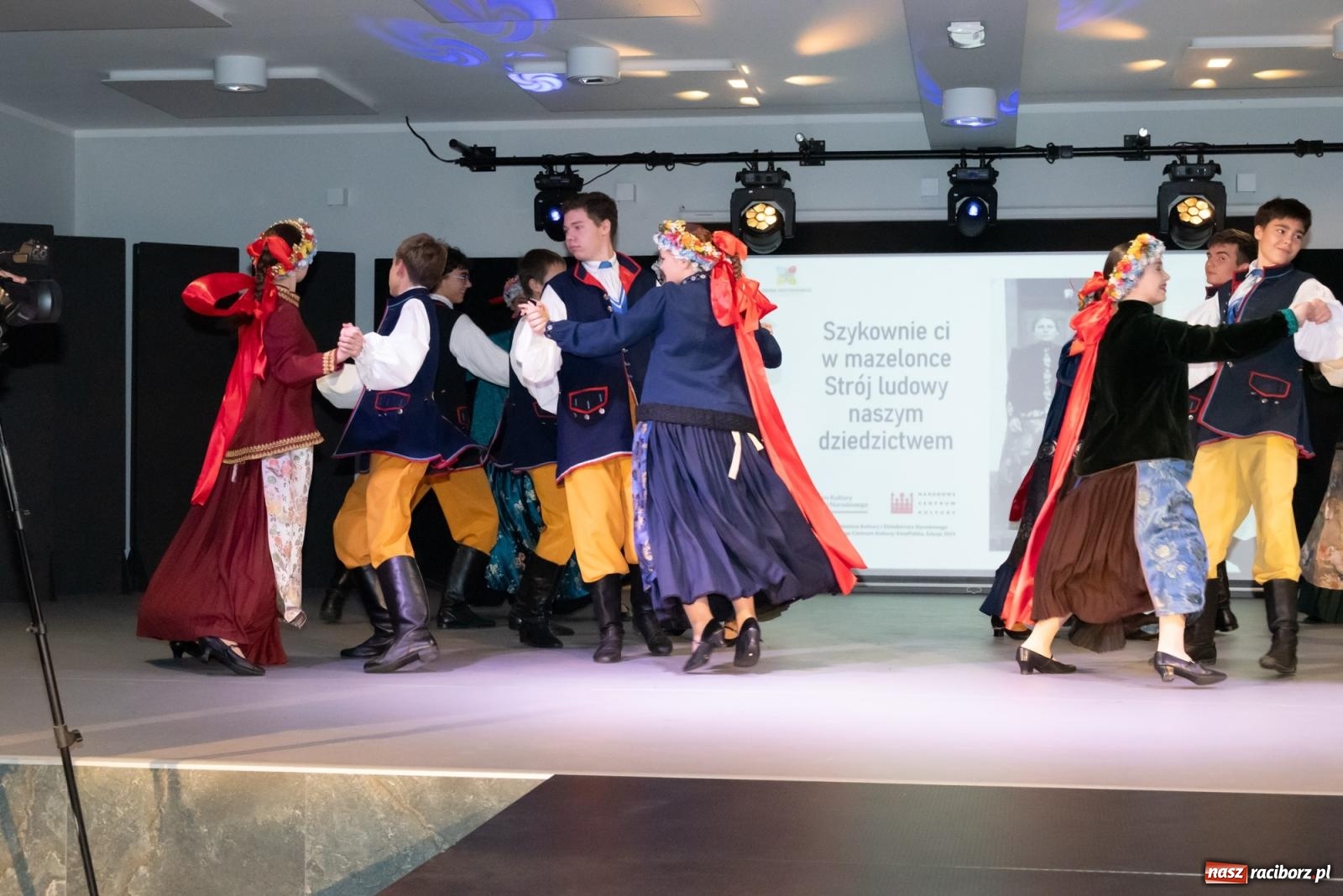 Zdjęcie w galerii na portalu naszraciborz.pl: Śląski strój w nowoczesnym wydaniu. Zakończenie projektu Szykownie ci w mazelonce w Tworkowie wiadomości z regionu