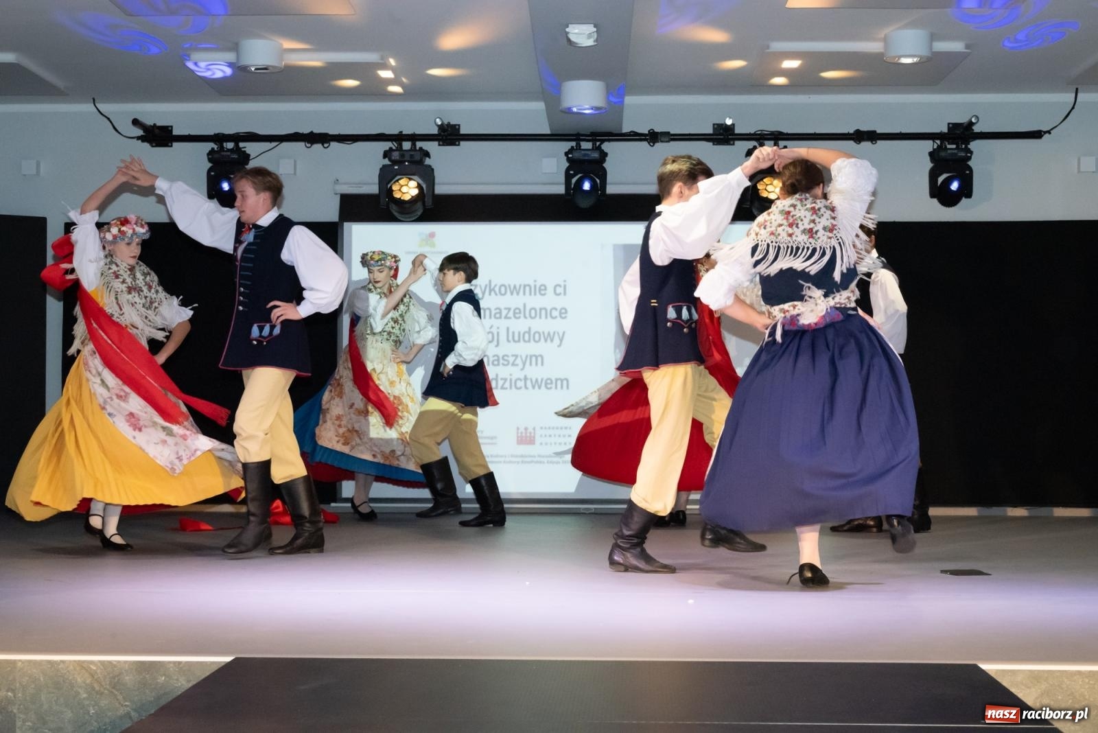 Zdjęcie w galerii na portalu naszraciborz.pl: Śląski strój w nowoczesnym wydaniu. Zakończenie projektu Szykownie ci w mazelonce w Tworkowie wiadomości z regionu