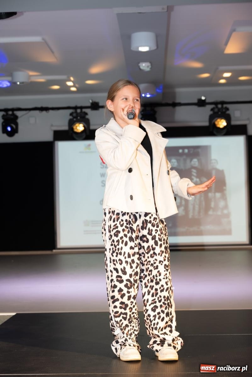 Zdjęcie w galerii na portalu naszraciborz.pl: Śląski strój w nowoczesnym wydaniu. Zakończenie projektu Szykownie ci w mazelonce w Tworkowie wiadomości z regionu