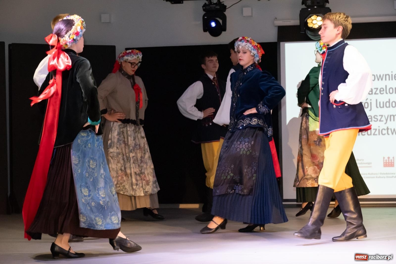Zdjęcie w galerii na portalu naszraciborz.pl: Śląski strój w nowoczesnym wydaniu. Zakończenie projektu Szykownie ci w mazelonce w Tworkowie wiadomości z regionu