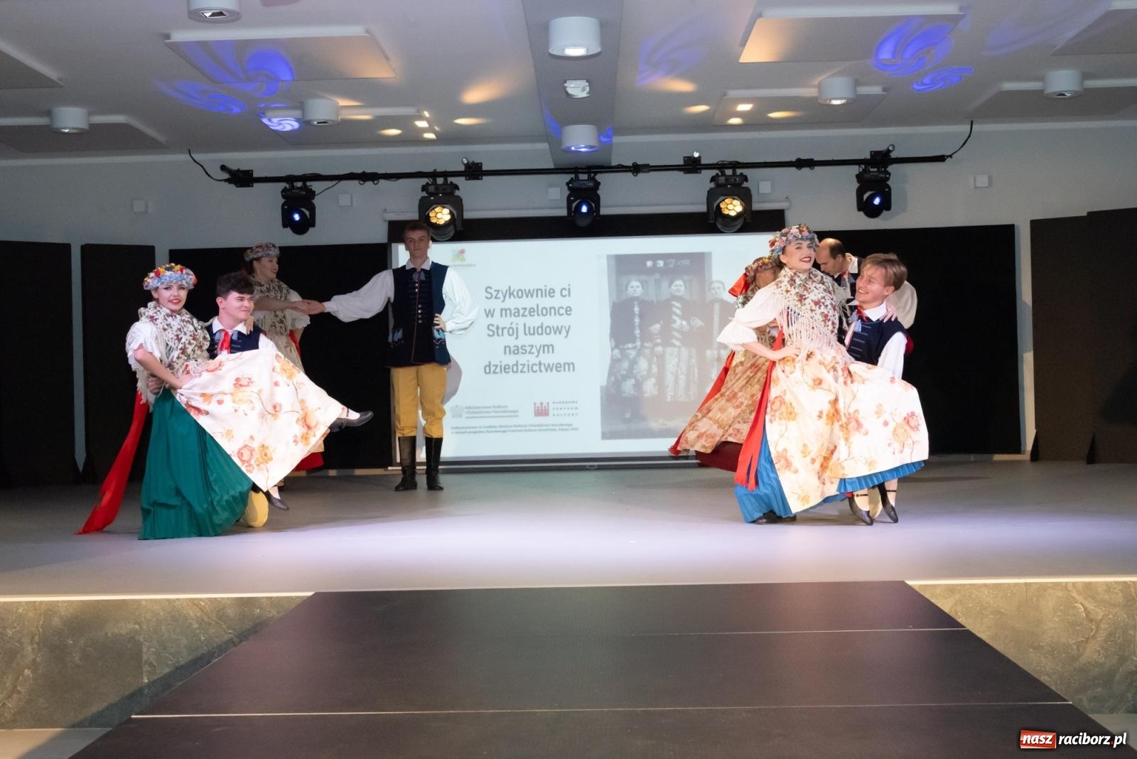 Zdjęcie w galerii na portalu naszraciborz.pl: Śląski strój w nowoczesnym wydaniu. Zakończenie projektu Szykownie ci w mazelonce w Tworkowie wiadomości z regionu