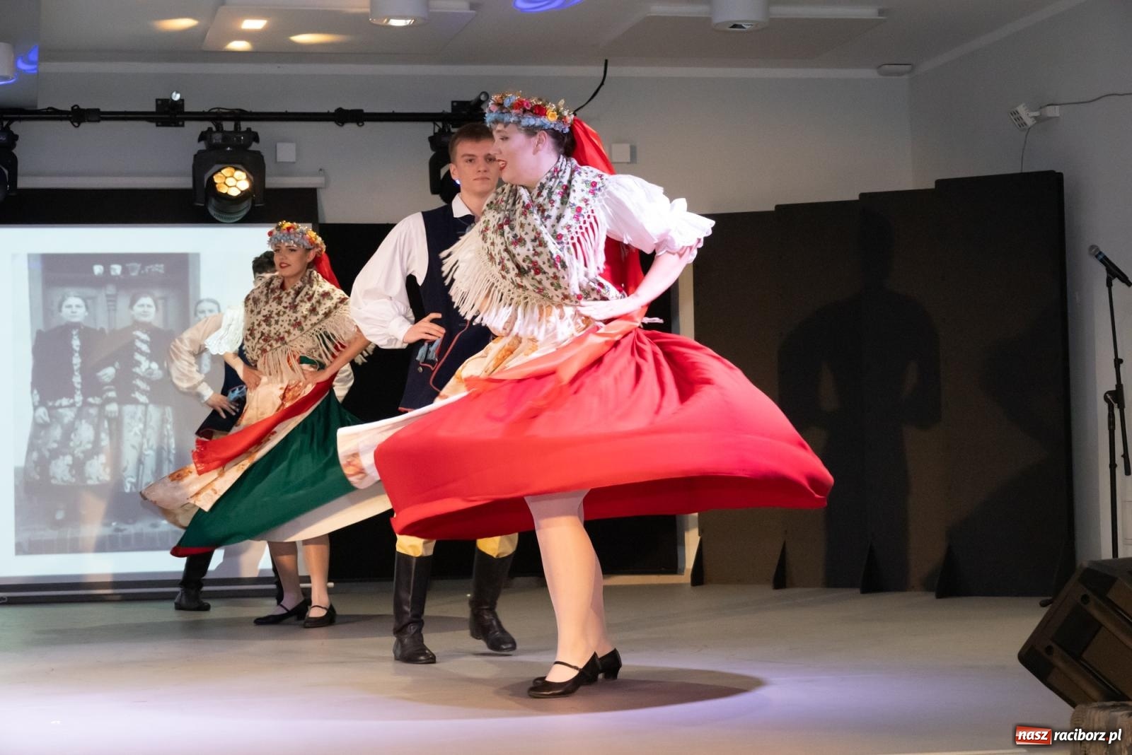 Zdjęcie w galerii na portalu naszraciborz.pl: Śląski strój w nowoczesnym wydaniu. Zakończenie projektu Szykownie ci w mazelonce w Tworkowie wiadomości z regionu