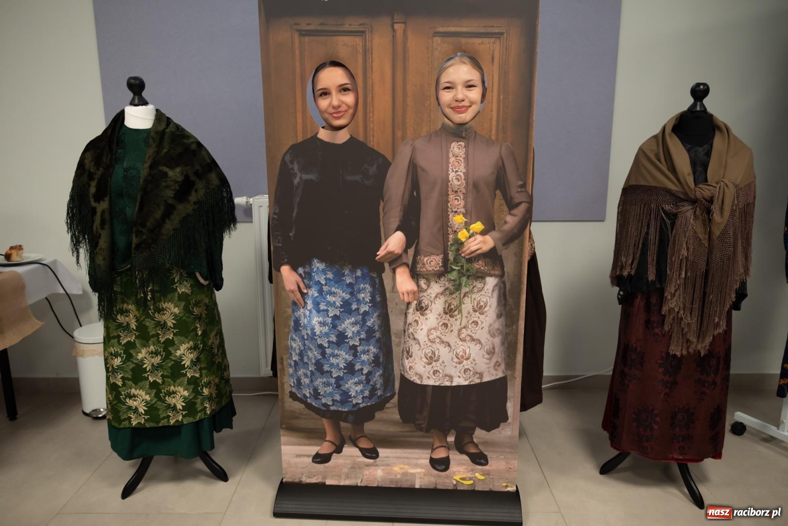 Zdjęcie w galerii na portalu naszraciborz.pl: Śląski strój w nowoczesnym wydaniu. Zakończenie projektu Szykownie ci w mazelonce w Tworkowie wiadomości z regionu