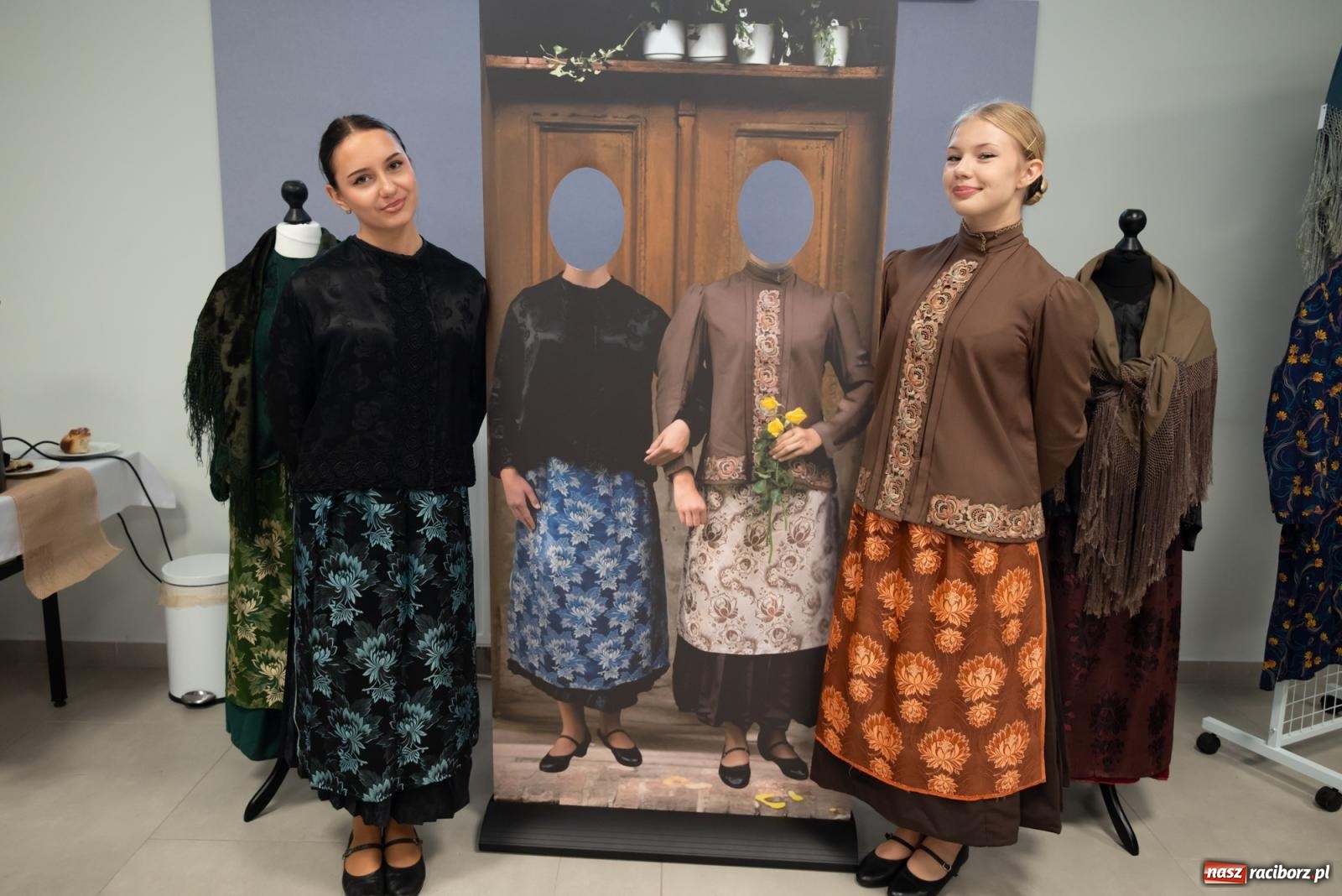Zdjęcie w galerii na portalu naszraciborz.pl: Śląski strój w nowoczesnym wydaniu. Zakończenie projektu Szykownie ci w mazelonce w Tworkowie wiadomości z regionu