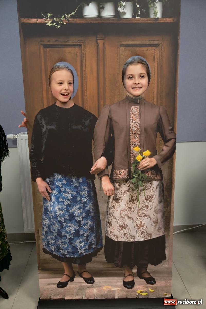 Zdjęcie w galerii na portalu naszraciborz.pl: Śląski strój w nowoczesnym wydaniu. Zakończenie projektu Szykownie ci w mazelonce w Tworkowie wiadomości z regionu