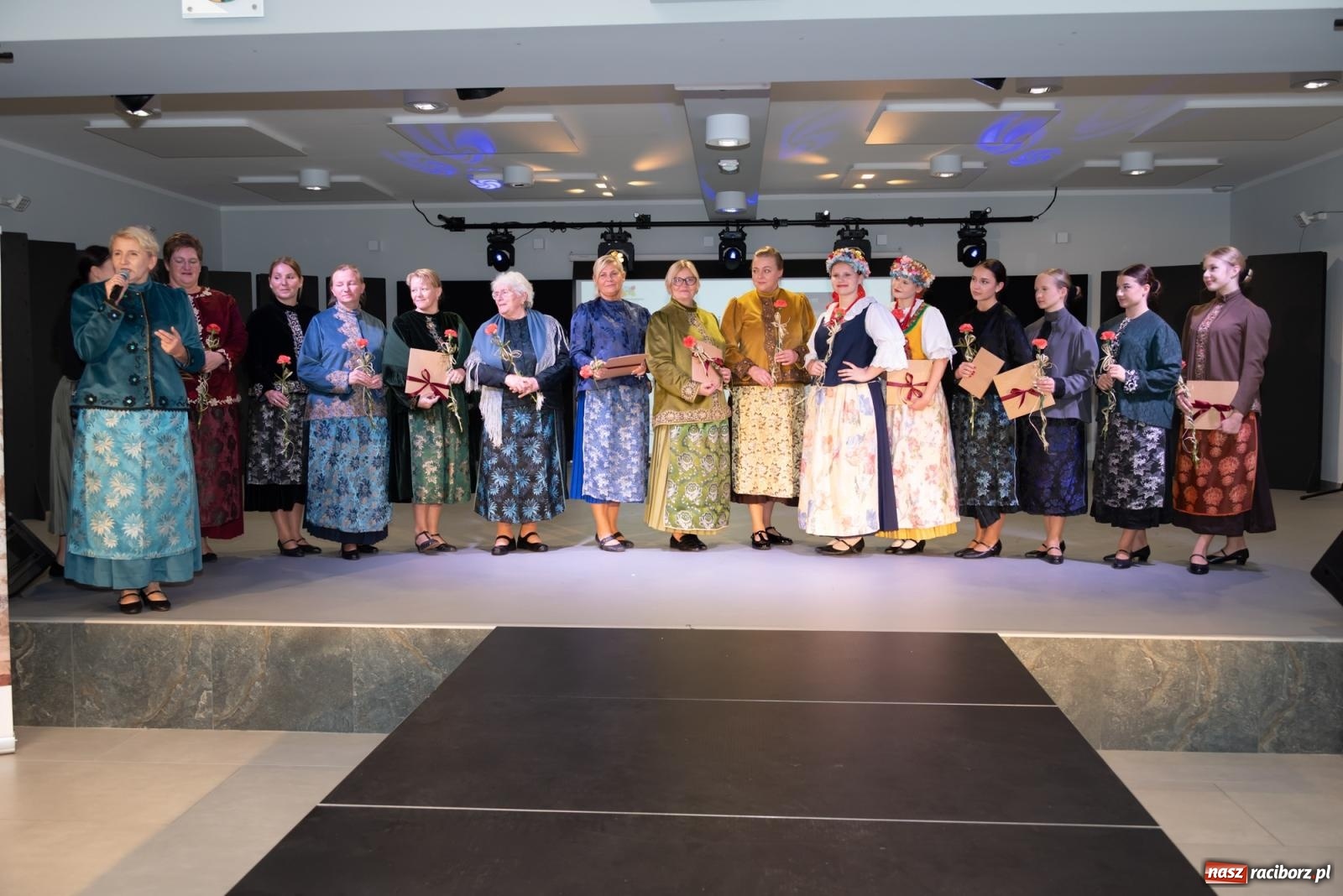 Zdjęcie w galerii na portalu naszraciborz.pl: Śląski strój w nowoczesnym wydaniu. Zakończenie projektu Szykownie ci w mazelonce w Tworkowie wiadomości z regionu