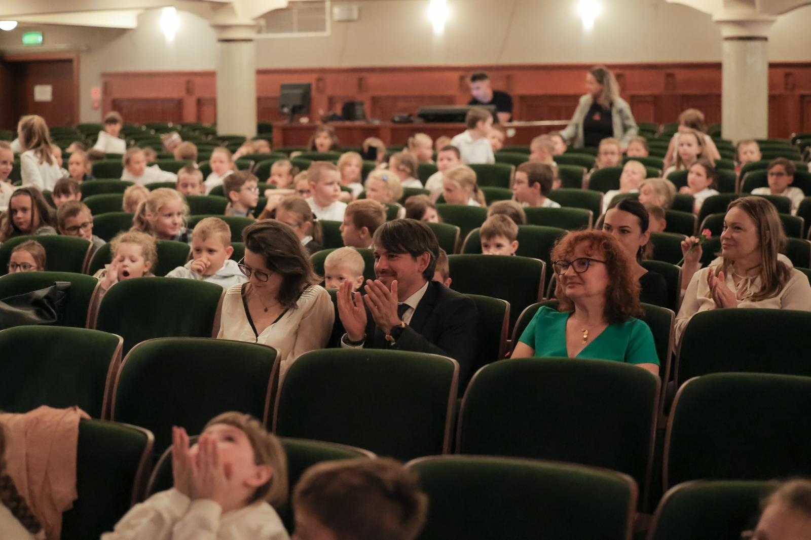 Zdjęcie w galerii na portalu naszraciborz.pl: Flet zainaugurował nowy rok koncertów umuzykalniających w RCK. W tym sezonie poznajemy instrumenty dęte wiadomości z regionu
