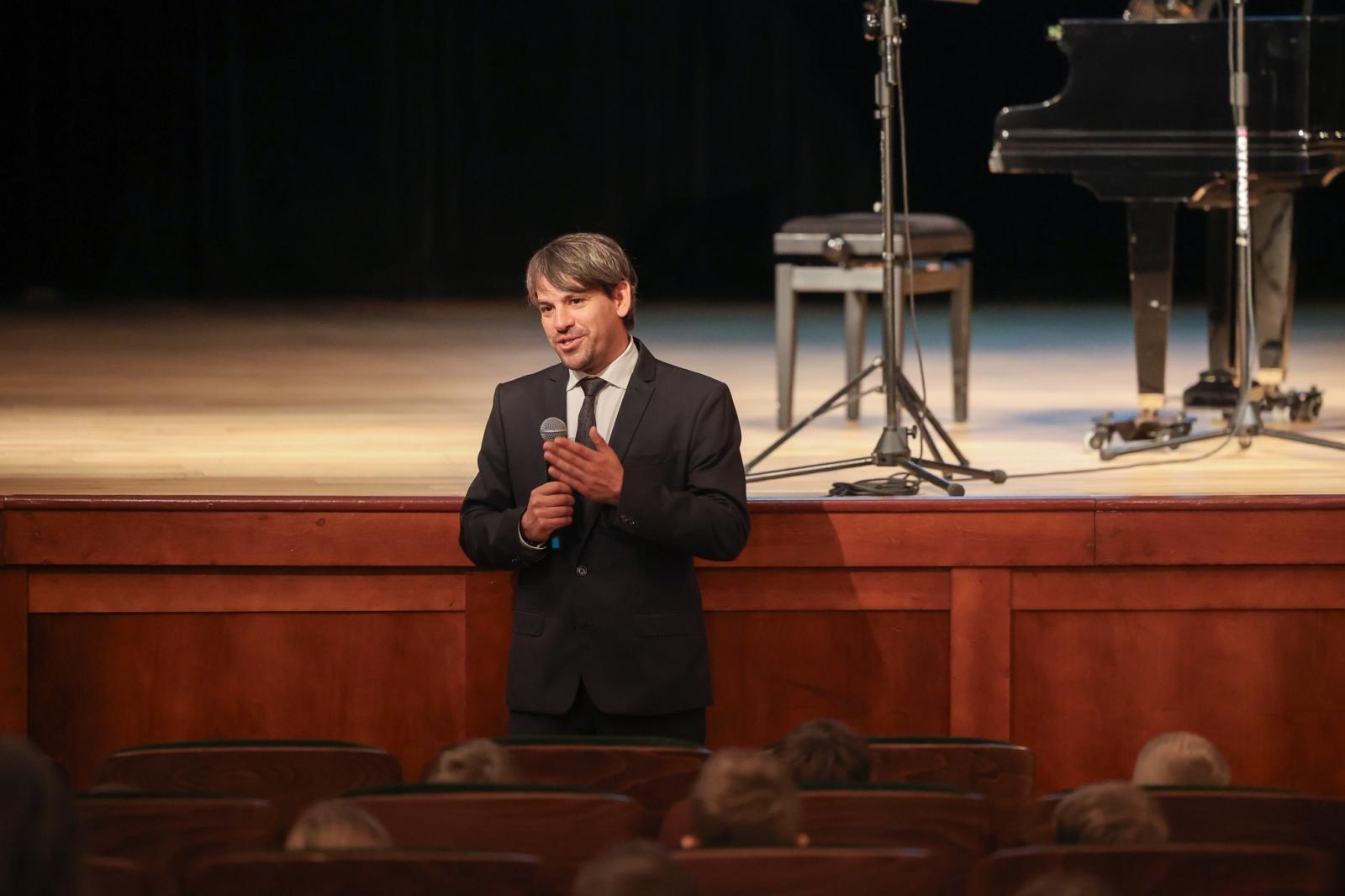 Zdjęcie w galerii na portalu naszraciborz.pl: Flet zainaugurował nowy rok koncertów umuzykalniających w RCK. W tym sezonie poznajemy instrumenty dęte wiadomości z regionu