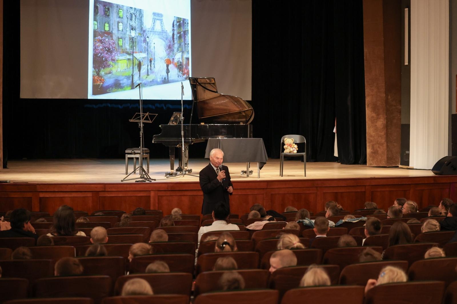 Zdjęcie w galerii na portalu naszraciborz.pl: Flet zainaugurował nowy rok koncertów umuzykalniających w RCK. W tym sezonie poznajemy instrumenty dęte wiadomości z regionu