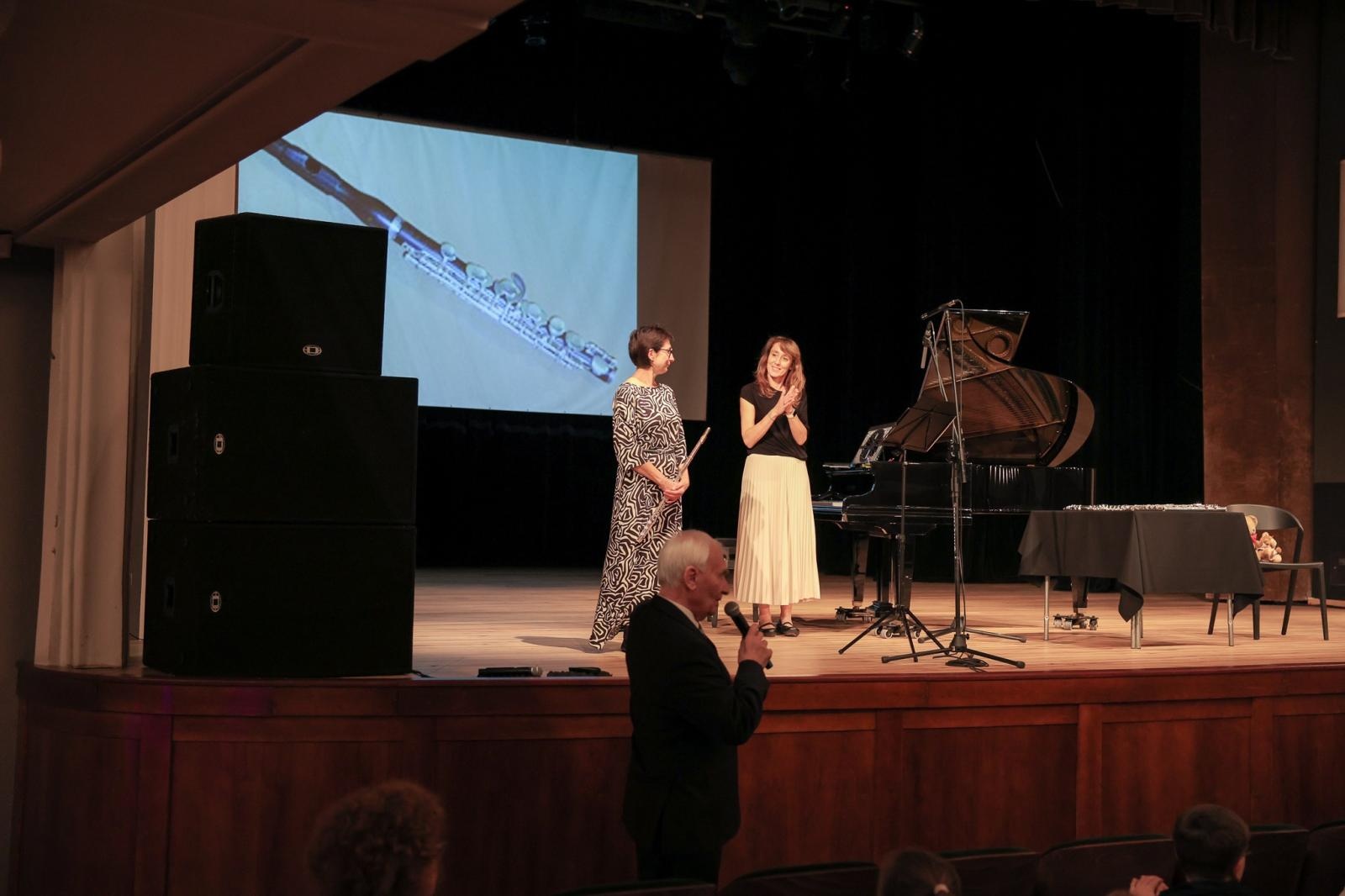 Zdjęcie w galerii na portalu naszraciborz.pl: Flet zainaugurował nowy rok koncertów umuzykalniających w RCK. W tym sezonie poznajemy instrumenty dęte wiadomości z regionu