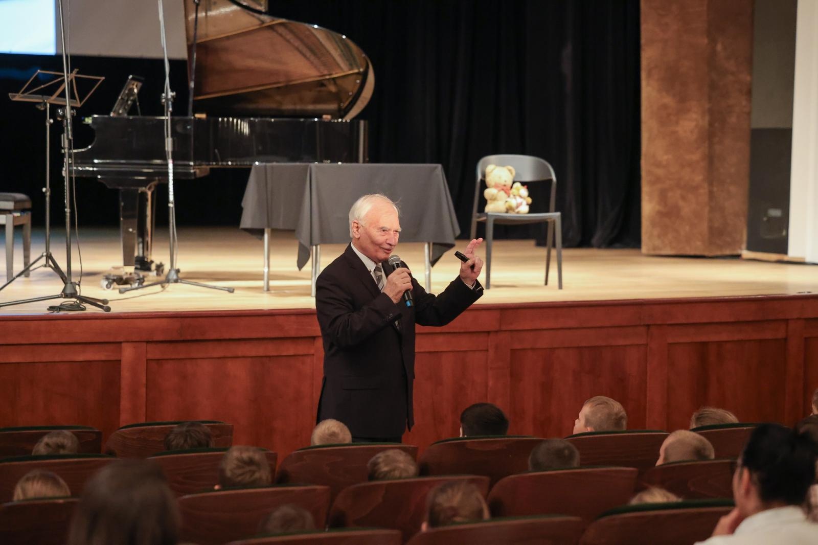 Zdjęcie w galerii na portalu naszraciborz.pl: Flet zainaugurował nowy rok koncertów umuzykalniających w RCK. W tym sezonie poznajemy instrumenty dęte wiadomości z regionu