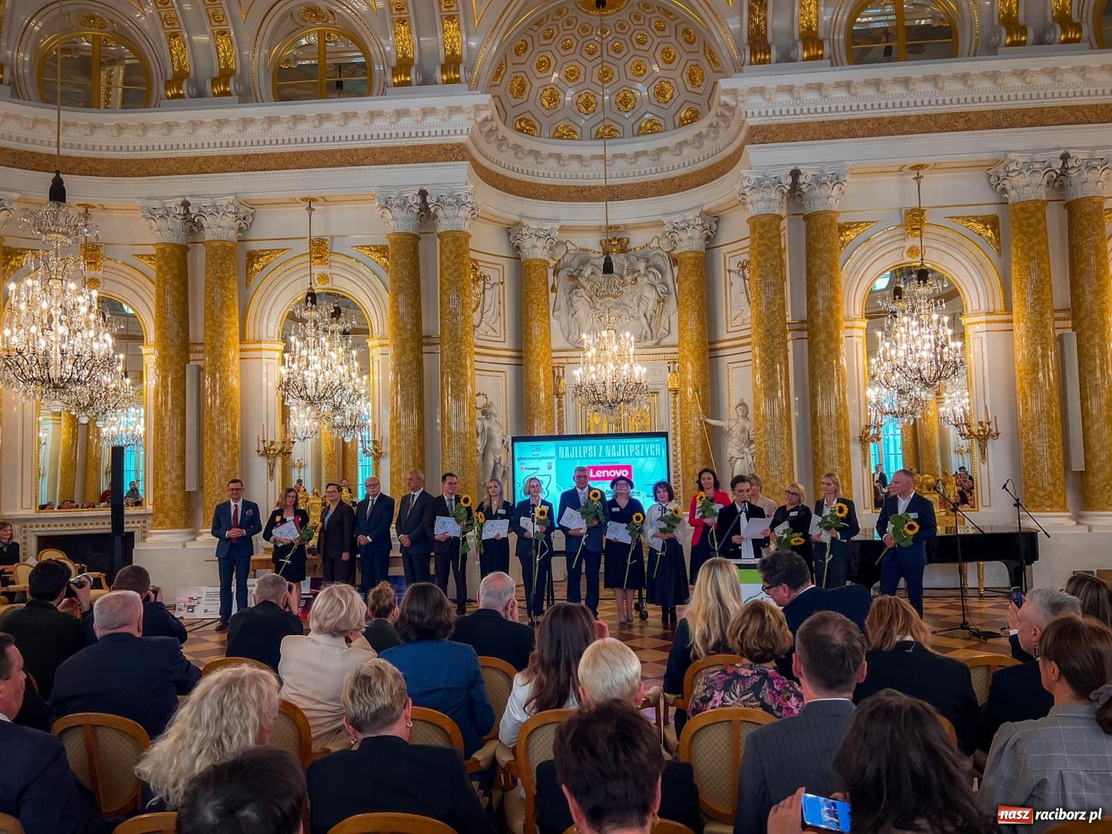 Zdjęcie w galerii na portalu naszraciborz.pl: Raciborzanka w gronie finalistów konkursu Nauczyciel Roku 2025. Gala w Zamku Królewskim w Warszawie wiadomości z regionu