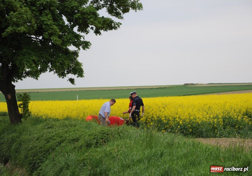 Zdjęcie w galerii na portalu naszraciborz.pl: Tworków w żałobie. Policja bada przyczyny wiadomości z regionu