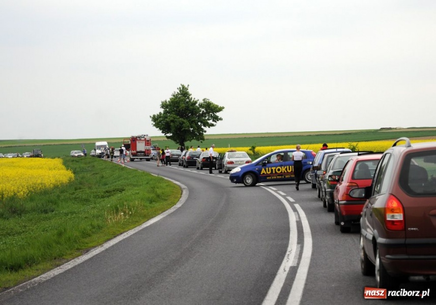Zdjęcie w galerii na portalu naszraciborz.pl: Tworków w żałobie. Policja bada przyczyny wiadomości z regionu