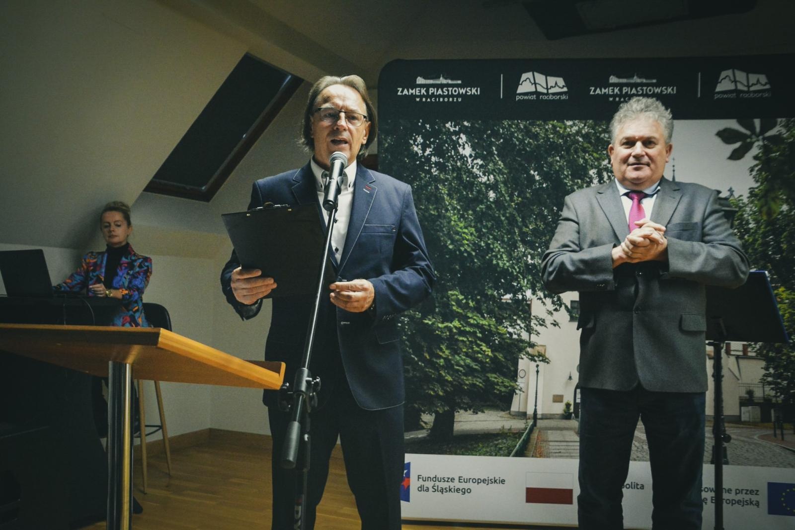 Zdjęcie w galerii na portalu naszraciborz.pl: Wojewódzki Dzień Migającego Seniora w Raciborzu – premiera filmu dla niesłyszących i słabosłyszących o zamku wiadomości z regionu