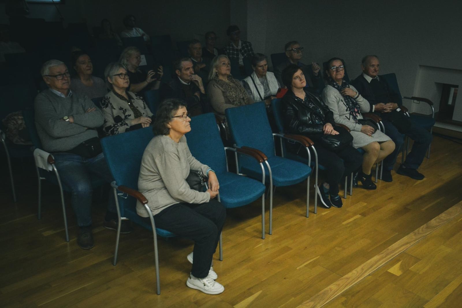 Zdjęcie w galerii na portalu naszraciborz.pl: Wojewódzki Dzień Migającego Seniora w Raciborzu – premiera filmu dla niesłyszących i słabosłyszących o zamku wiadomości z regionu