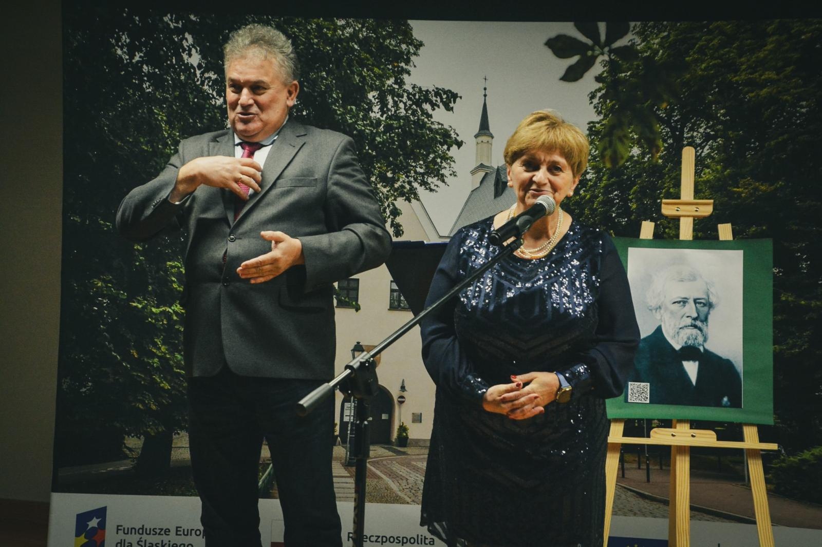 Zdjęcie w galerii na portalu naszraciborz.pl: Wojewódzki Dzień Migającego Seniora w Raciborzu – premiera filmu dla niesłyszących i słabosłyszących o zamku wiadomości z regionu