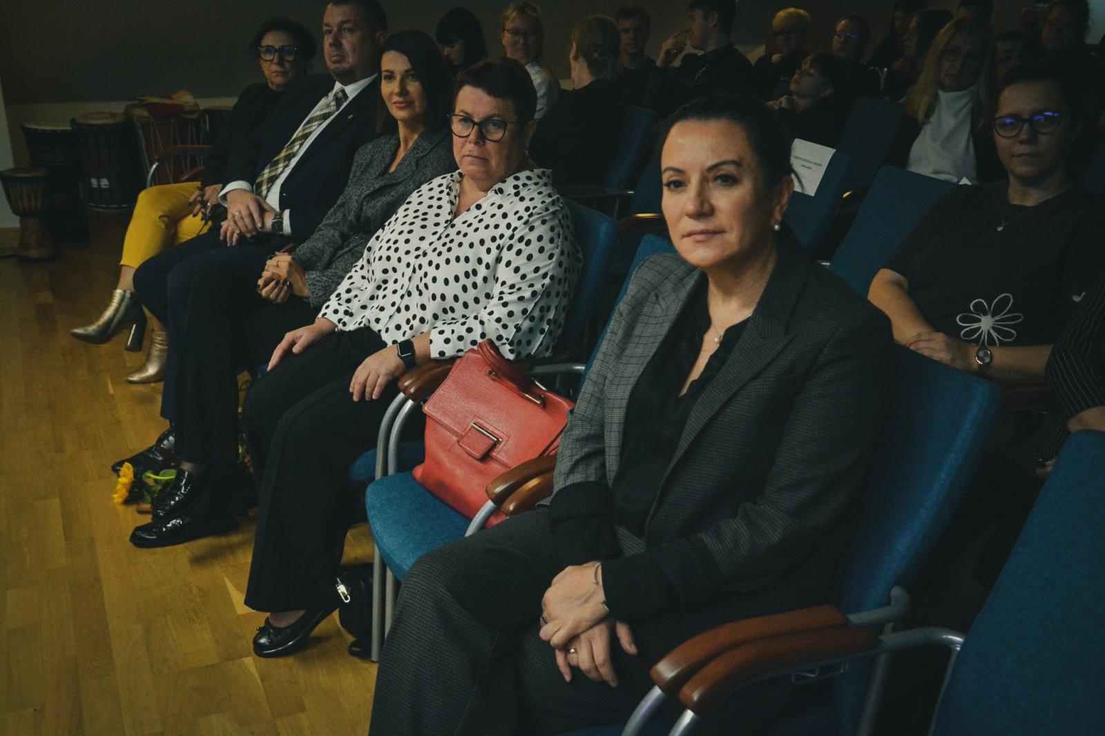 Zdjęcie w galerii na portalu naszraciborz.pl: Wojewódzki Dzień Migającego Seniora w Raciborzu – premiera filmu dla niesłyszących i słabosłyszących o zamku wiadomości z regionu