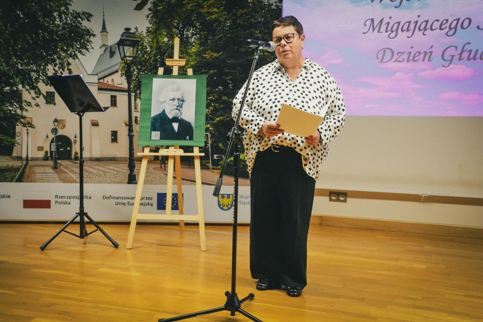 Zdjęcie w galerii na portalu naszraciborz.pl: Wojewódzki Dzień Migającego Seniora w Raciborzu – premiera filmu dla niesłyszących i słabosłyszących o zamku wiadomości z regionu