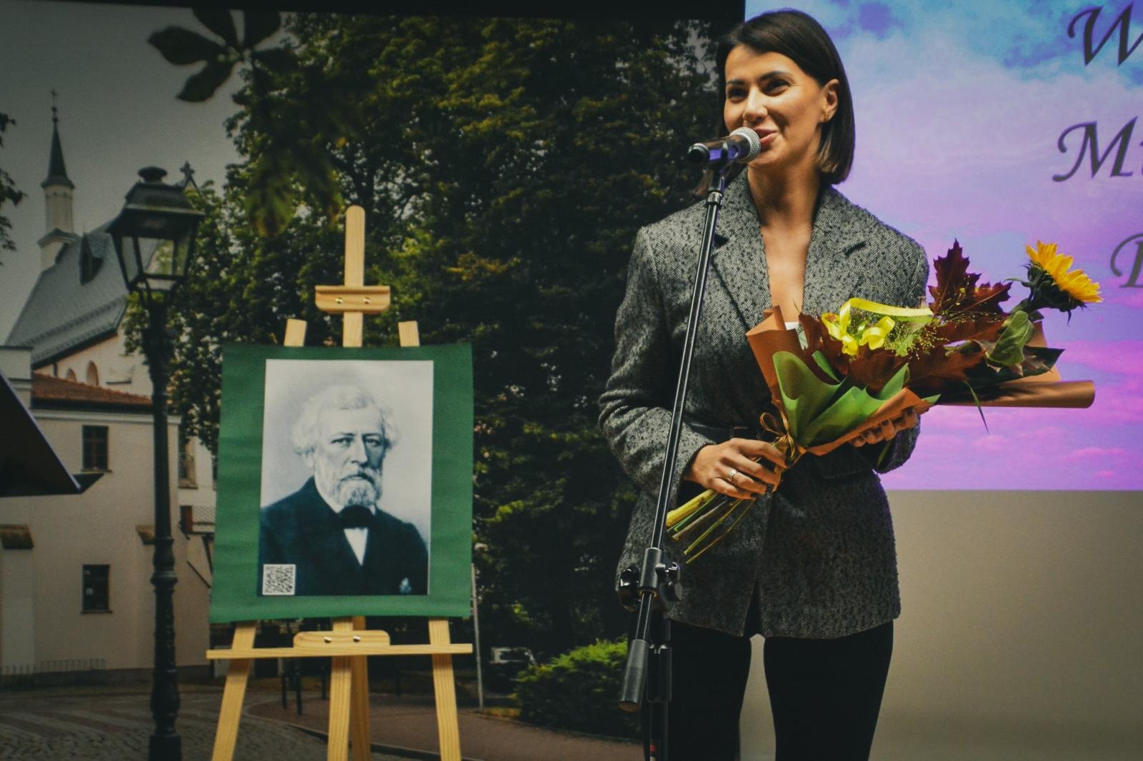 Zdjęcie w galerii na portalu naszraciborz.pl: Wojewódzki Dzień Migającego Seniora w Raciborzu – premiera filmu dla niesłyszących i słabosłyszących o zamku wiadomości z regionu