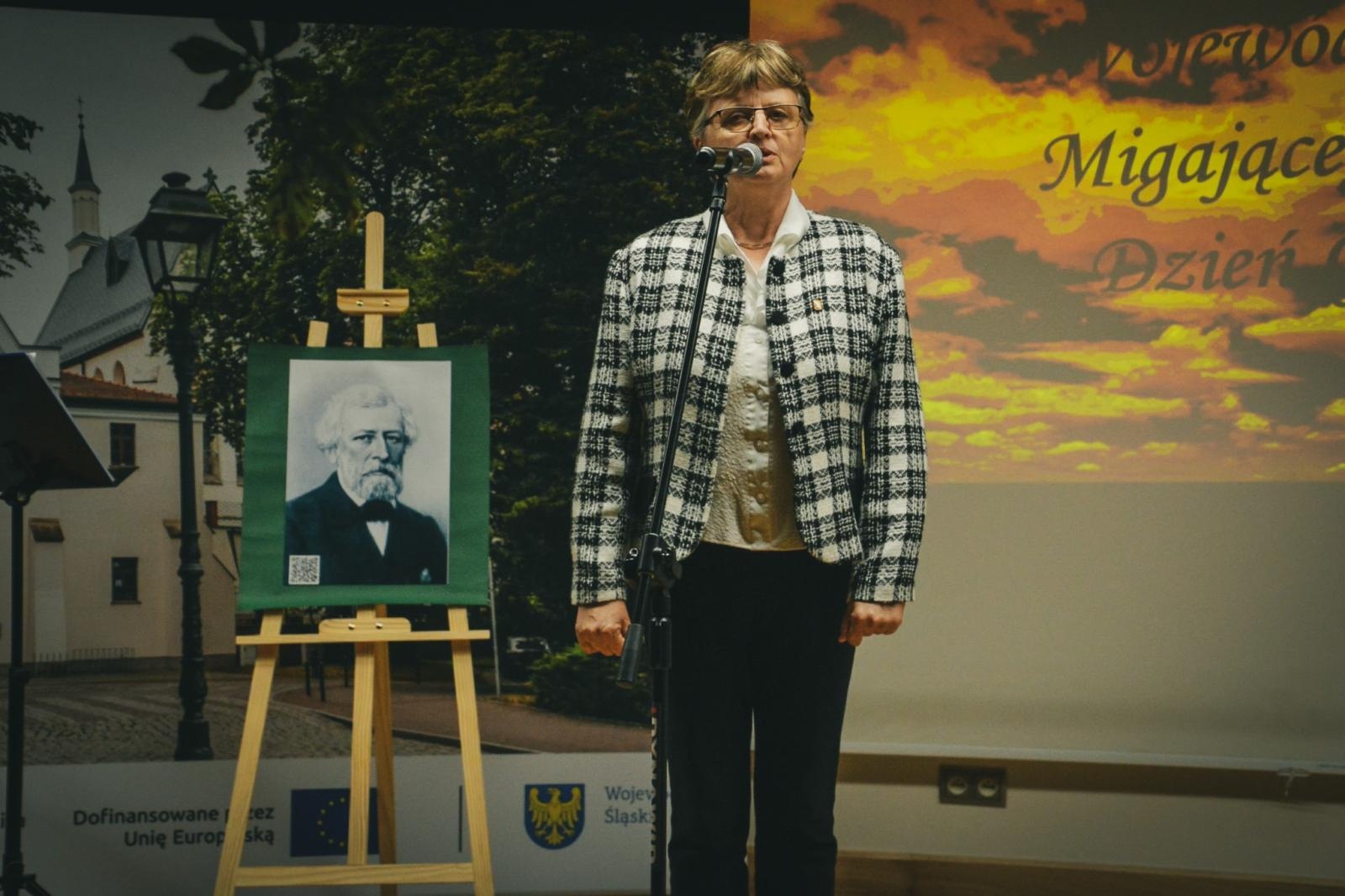 Zdjęcie w galerii na portalu naszraciborz.pl: Wojewódzki Dzień Migającego Seniora w Raciborzu – premiera filmu dla niesłyszących i słabosłyszących o zamku wiadomości z regionu