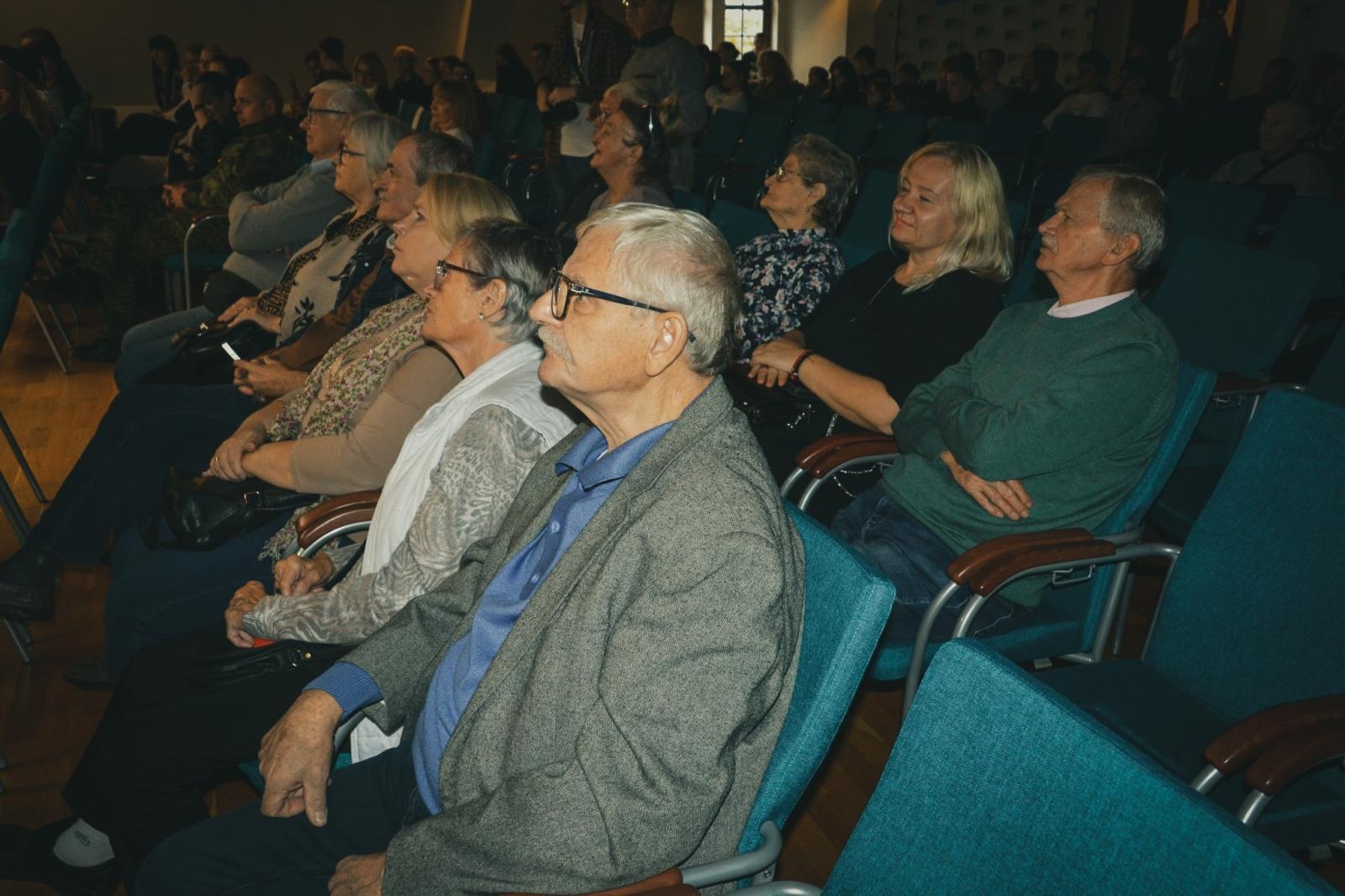 Zdjęcie w galerii na portalu naszraciborz.pl: Wojewódzki Dzień Migającego Seniora w Raciborzu – premiera filmu dla niesłyszących i słabosłyszących o zamku wiadomości z regionu