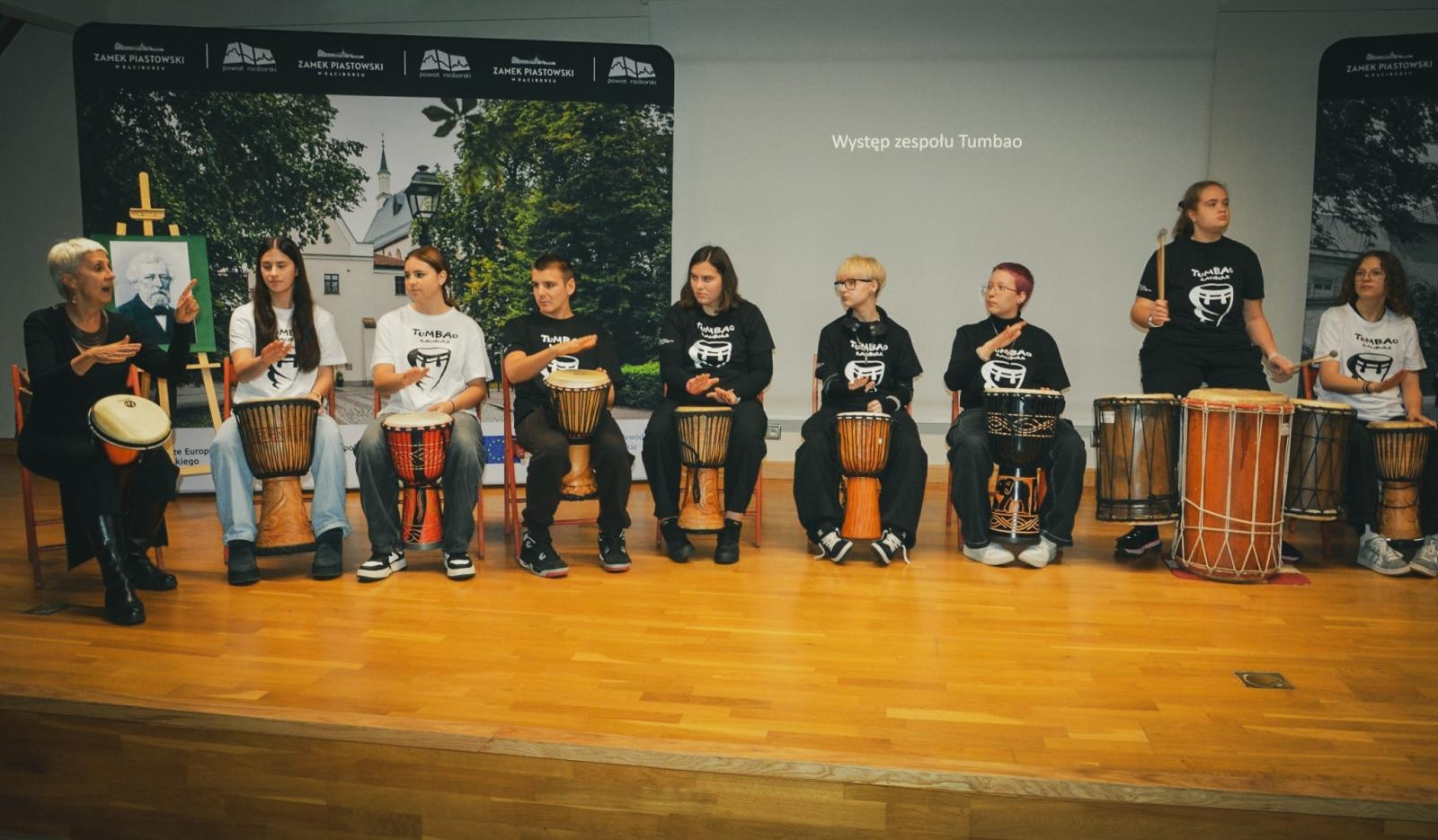 Zdjęcie w galerii na portalu naszraciborz.pl: Wojewódzki Dzień Migającego Seniora w Raciborzu – premiera filmu dla niesłyszących i słabosłyszących o zamku wiadomości z regionu