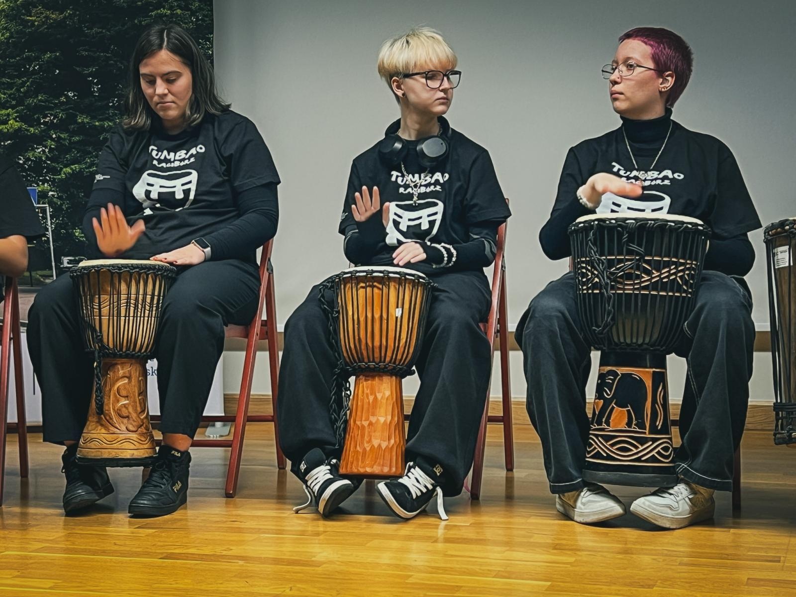 Zdjęcie w galerii na portalu naszraciborz.pl: Wojewódzki Dzień Migającego Seniora w Raciborzu – premiera filmu dla niesłyszących i słabosłyszących o zamku wiadomości z regionu