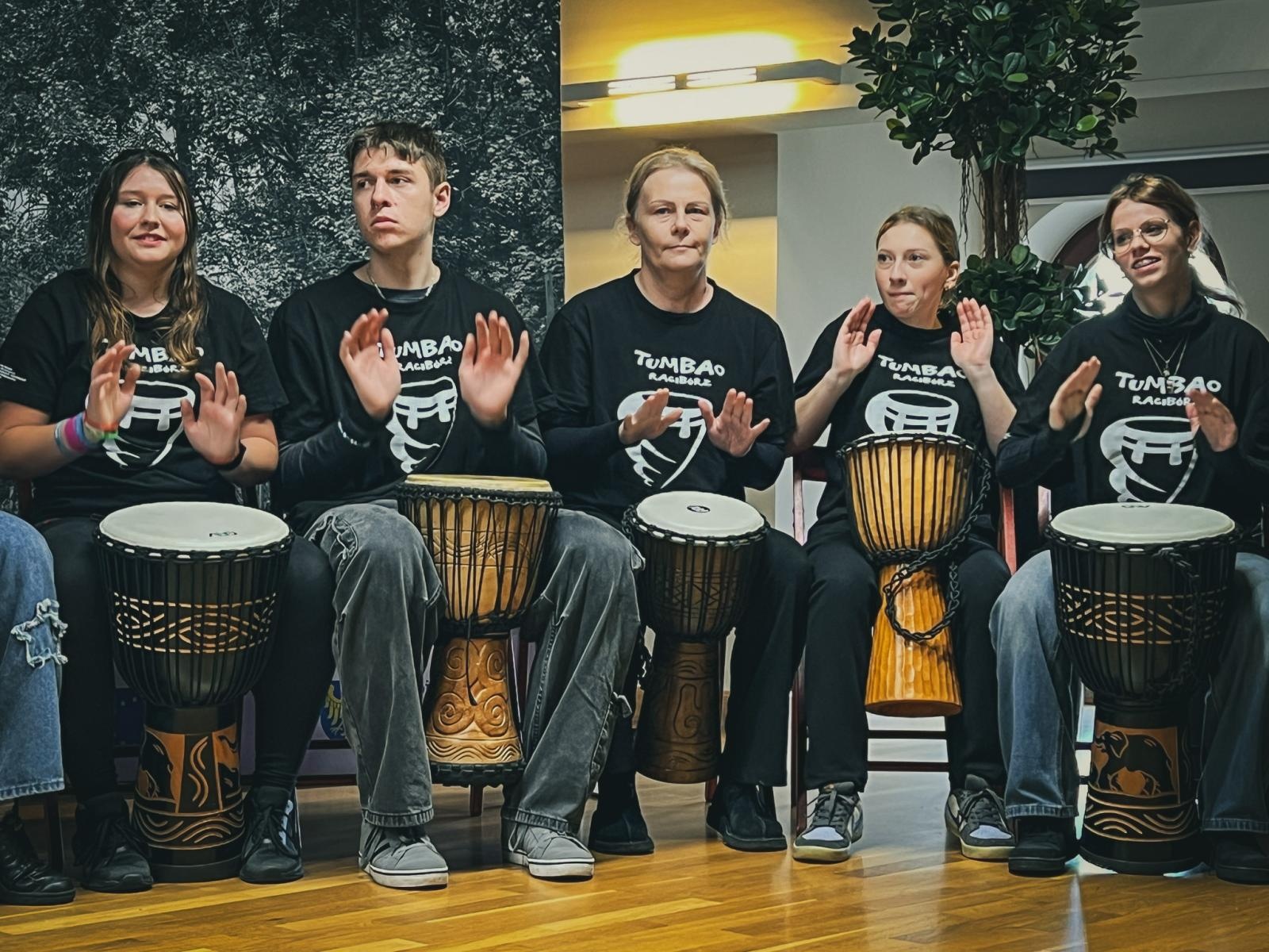 Zdjęcie w galerii na portalu naszraciborz.pl: Wojewódzki Dzień Migającego Seniora w Raciborzu – premiera filmu dla niesłyszących i słabosłyszących o zamku wiadomości z regionu