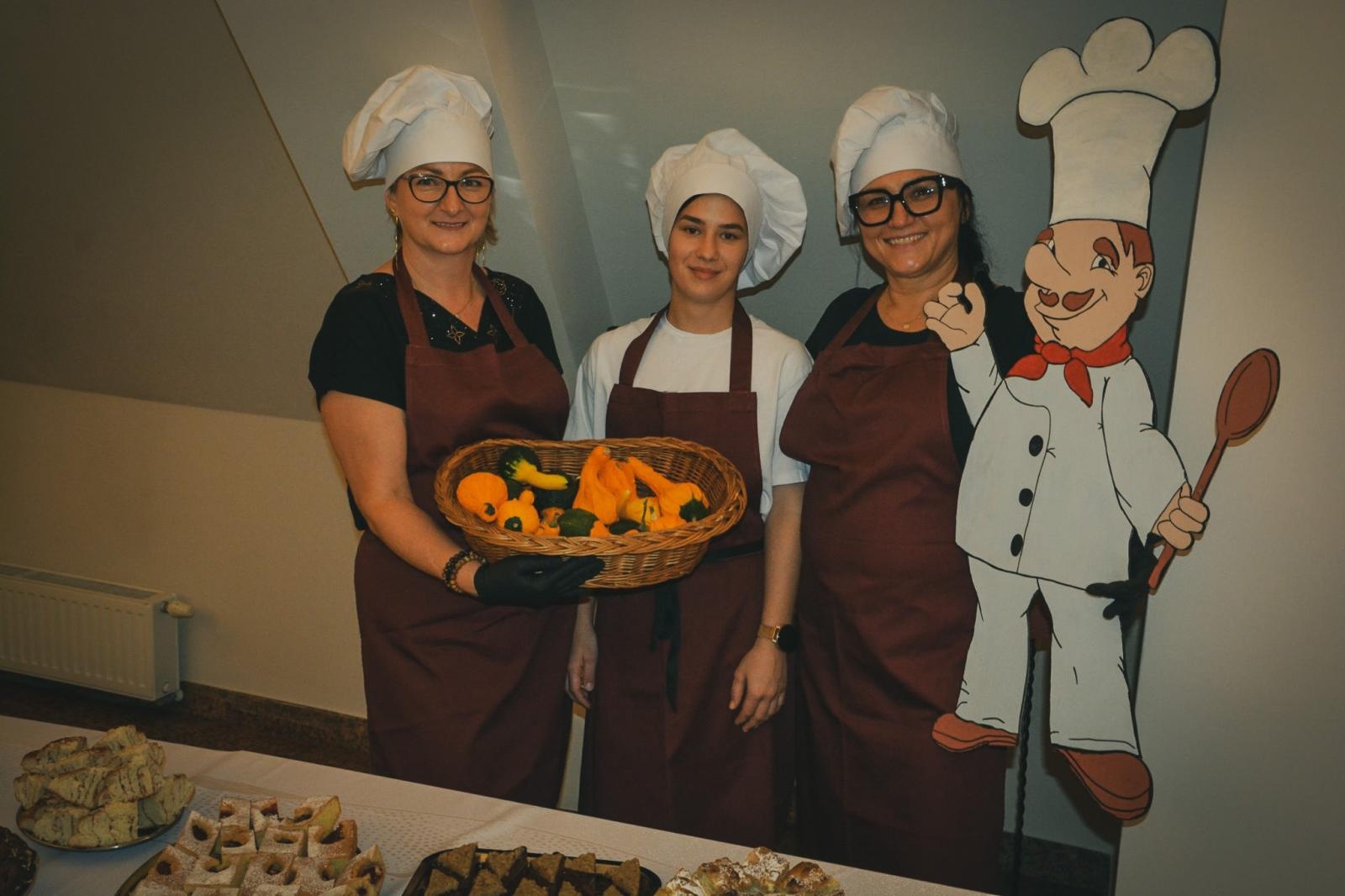 Zdjęcie w galerii na portalu naszraciborz.pl: Wojewódzki Dzień Migającego Seniora w Raciborzu – premiera filmu dla niesłyszących i słabosłyszących o zamku wiadomości z regionu