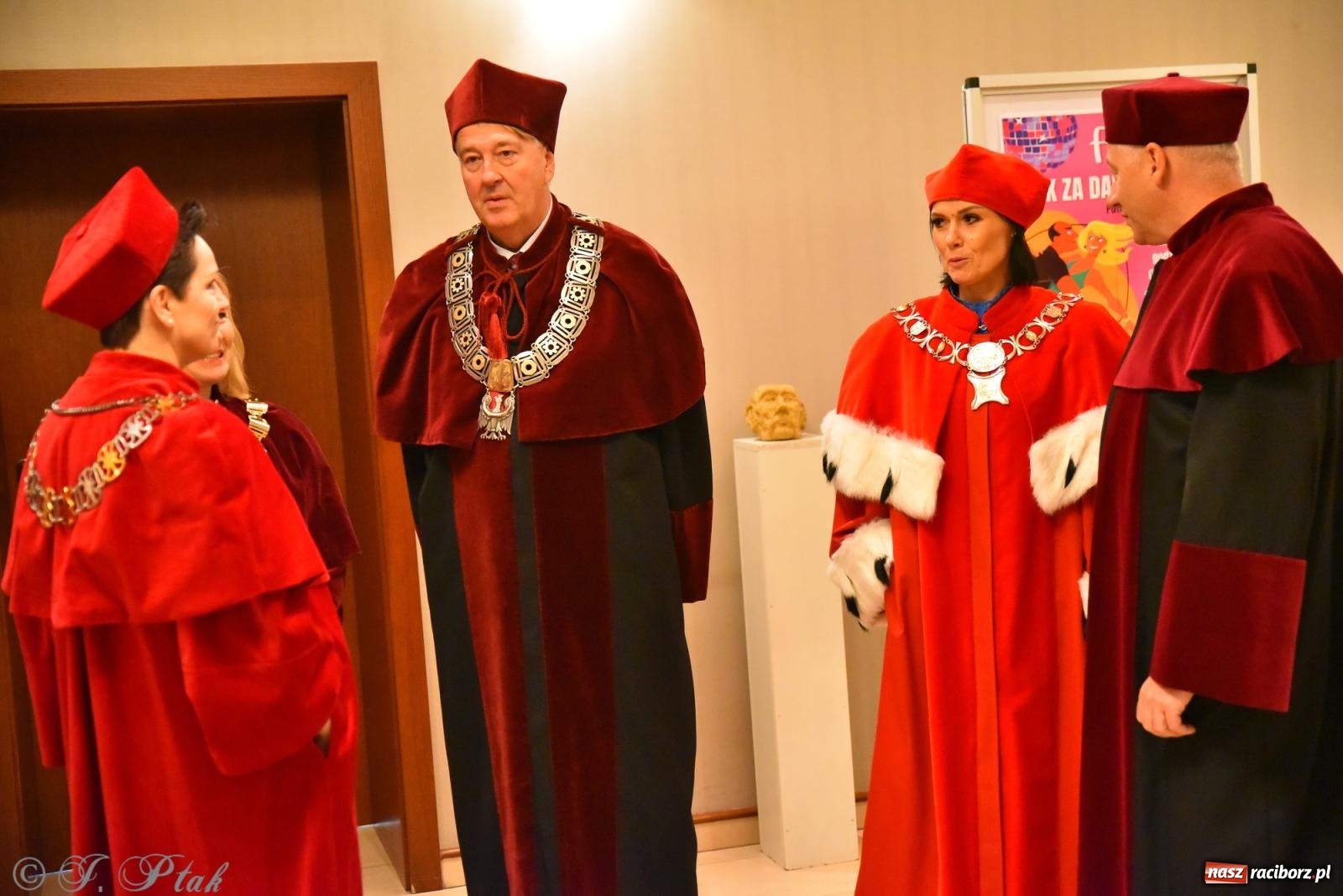 Zdjęcie w galerii na portalu naszraciborz.pl: Edukacja – najpotężniejsza broń do zmiany świata. Gaudeamus igitur w raciborskiej Akademii Nauk Stosowanych wiadomości z regionu