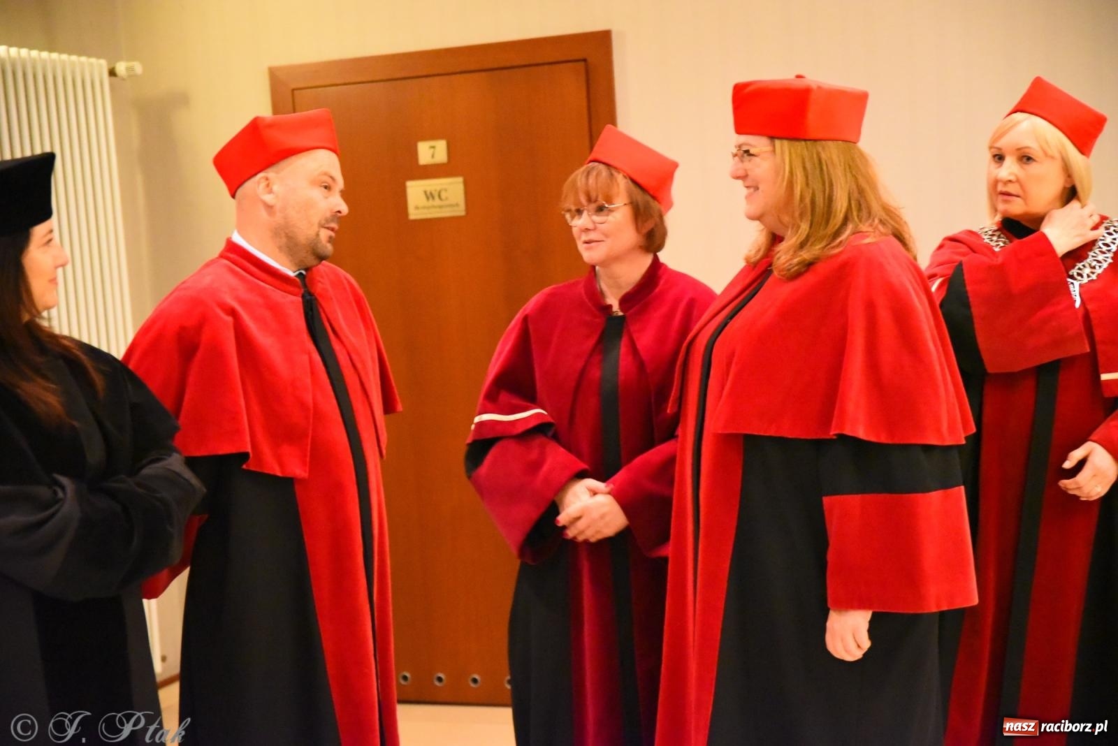 Zdjęcie w galerii na portalu naszraciborz.pl: Edukacja – najpotężniejsza broń do zmiany świata. Gaudeamus igitur w raciborskiej Akademii Nauk Stosowanych wiadomości z regionu