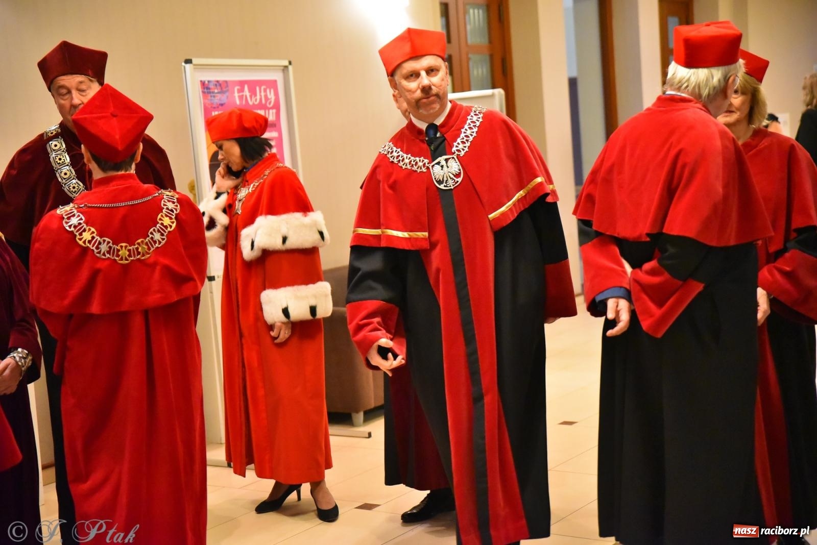 Zdjęcie w galerii na portalu naszraciborz.pl: Edukacja – najpotężniejsza broń do zmiany świata. Gaudeamus igitur w raciborskiej Akademii Nauk Stosowanych wiadomości z regionu