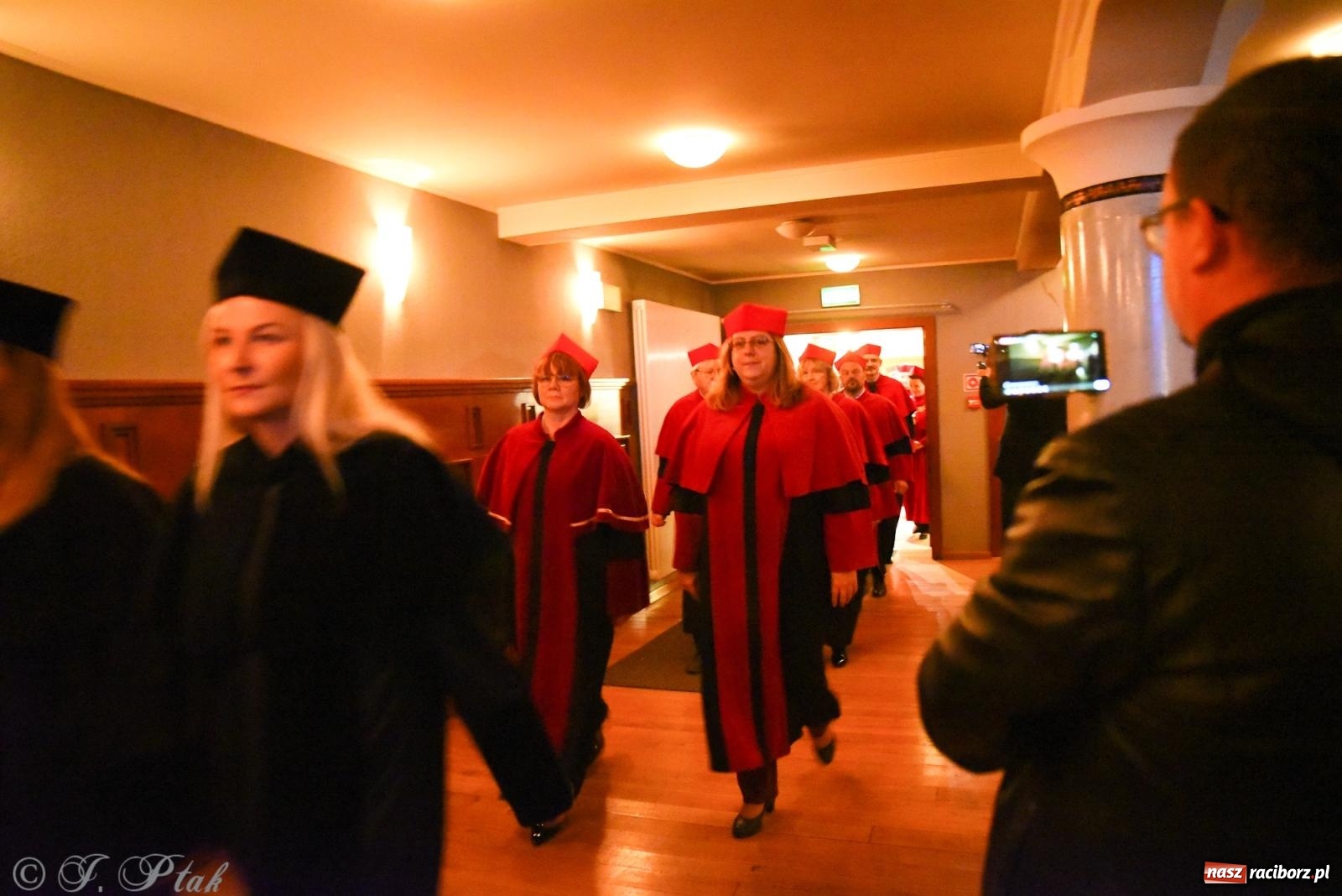 Zdjęcie w galerii na portalu naszraciborz.pl: Edukacja – najpotężniejsza broń do zmiany świata. Gaudeamus igitur w raciborskiej Akademii Nauk Stosowanych wiadomości z regionu