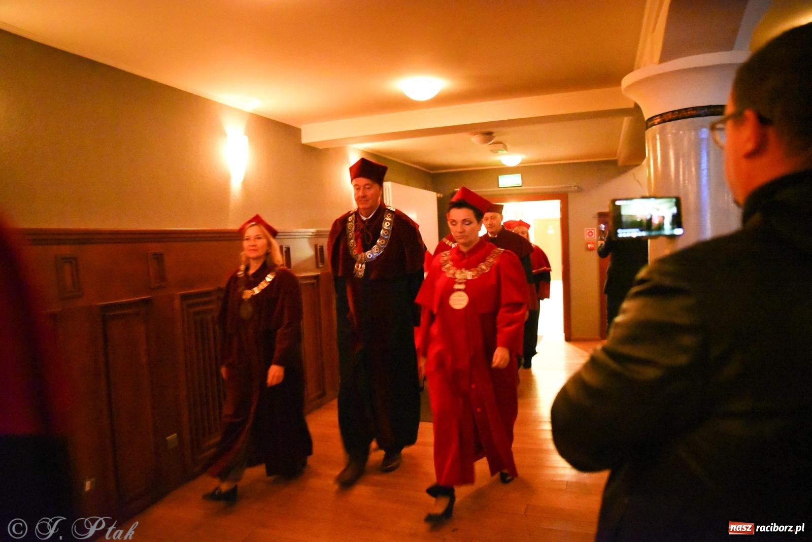 Zdjęcie w galerii na portalu naszraciborz.pl: Edukacja – najpotężniejsza broń do zmiany świata. Gaudeamus igitur w raciborskiej Akademii Nauk Stosowanych wiadomości z regionu