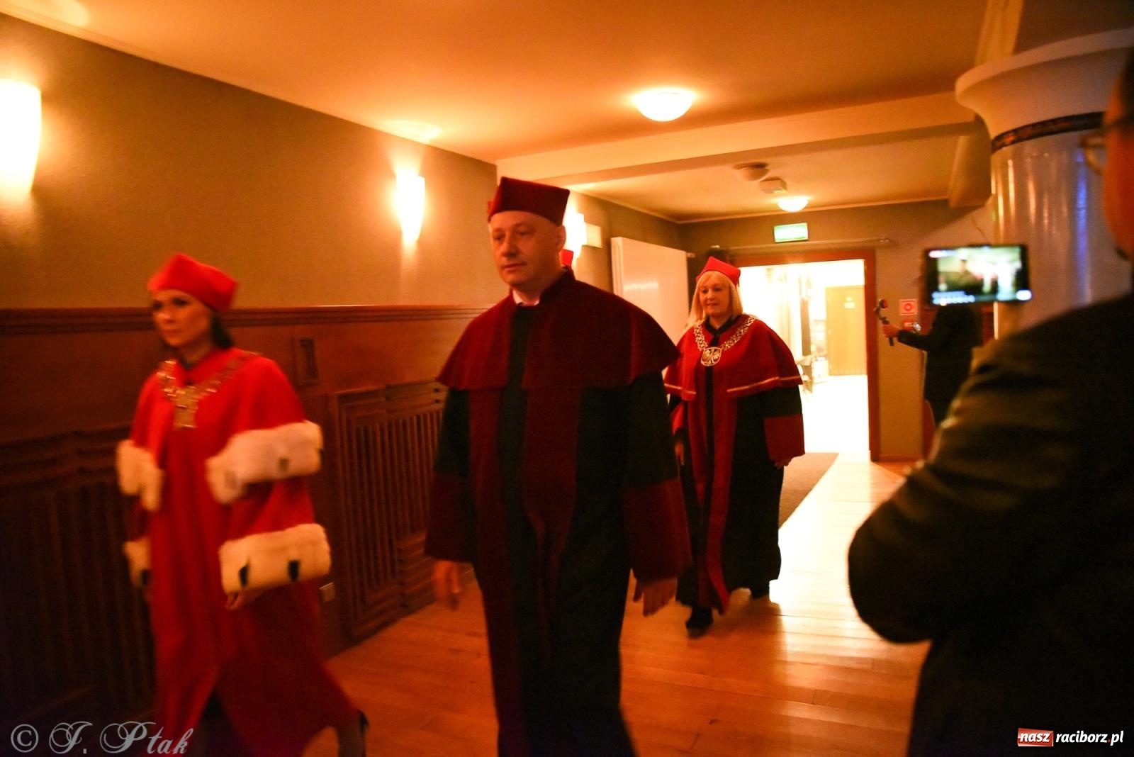 Zdjęcie w galerii na portalu naszraciborz.pl: Edukacja – najpotężniejsza broń do zmiany świata. Gaudeamus igitur w raciborskiej Akademii Nauk Stosowanych wiadomości z regionu