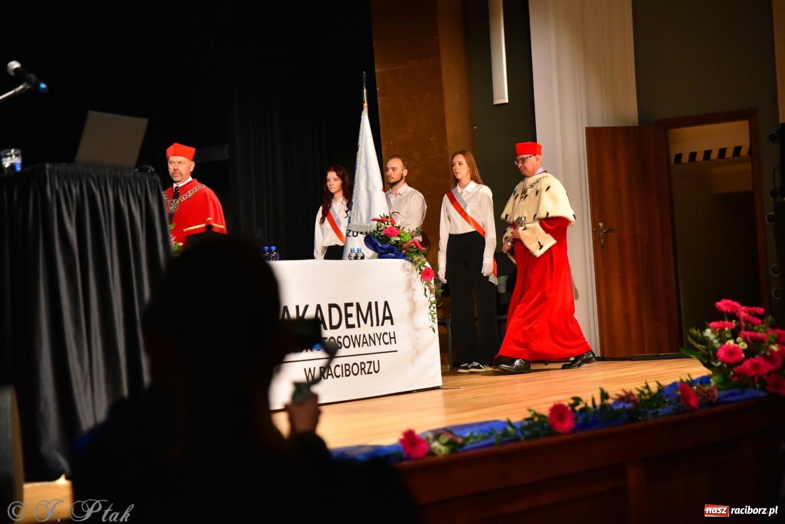 Zdjęcie w galerii na portalu naszraciborz.pl: Edukacja – najpotężniejsza broń do zmiany świata. Gaudeamus igitur w raciborskiej Akademii Nauk Stosowanych wiadomości z regionu