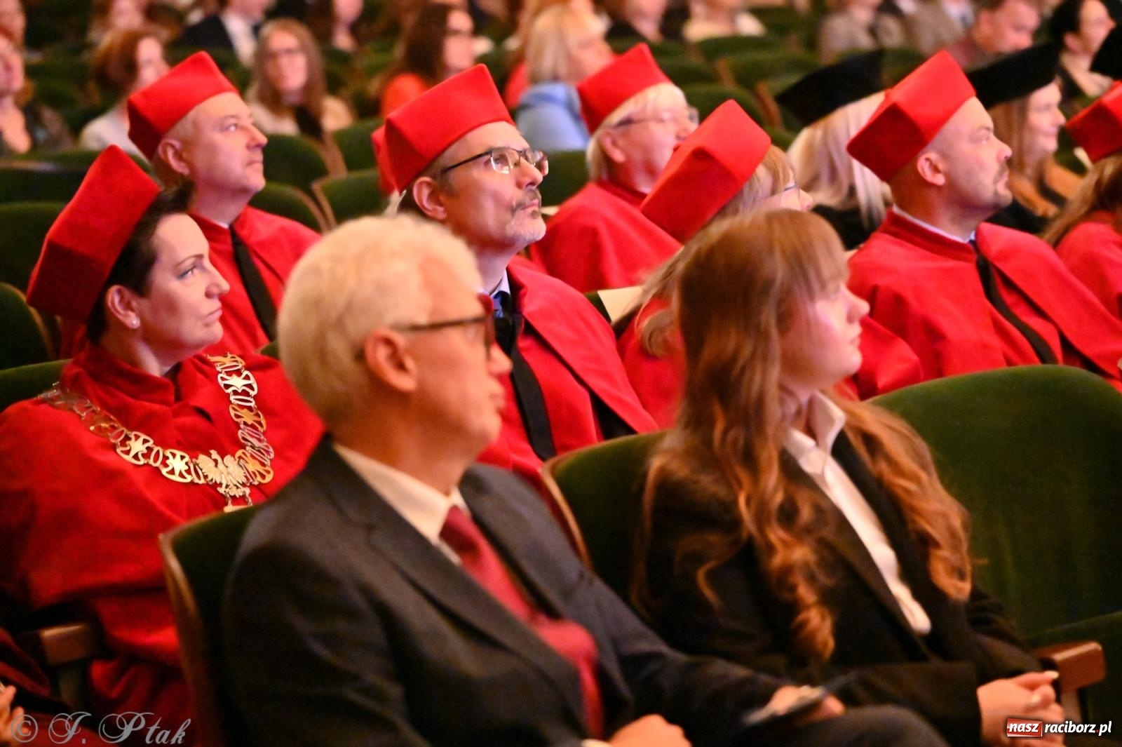 Zdjęcie w galerii na portalu naszraciborz.pl: Edukacja – najpotężniejsza broń do zmiany świata. Gaudeamus igitur w raciborskiej Akademii Nauk Stosowanych wiadomości z regionu