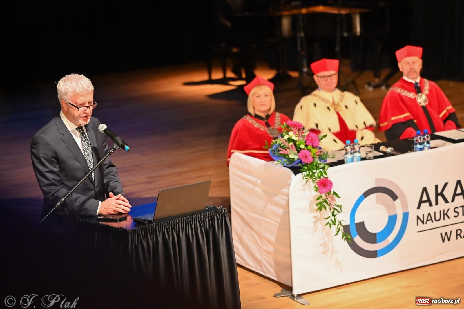 Zdjęcie w galerii na portalu naszraciborz.pl: Edukacja – najpotężniejsza broń do zmiany świata. Gaudeamus igitur w raciborskiej Akademii Nauk Stosowanych wiadomości z regionu