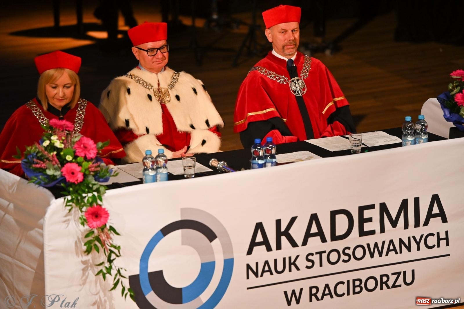 Zdjęcie w galerii na portalu naszraciborz.pl: Edukacja – najpotężniejsza broń do zmiany świata. Gaudeamus igitur w raciborskiej Akademii Nauk Stosowanych wiadomości z regionu