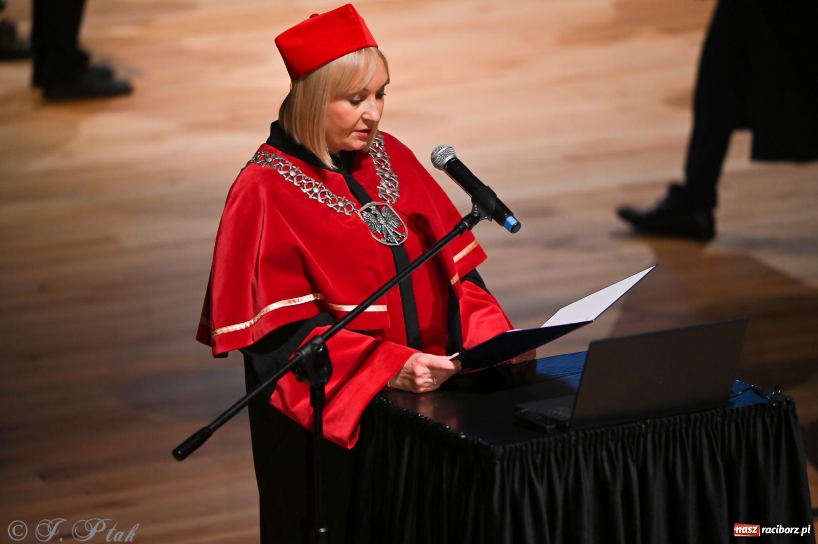 Zdjęcie w galerii na portalu naszraciborz.pl: Edukacja – najpotężniejsza broń do zmiany świata. Gaudeamus igitur w raciborskiej Akademii Nauk Stosowanych wiadomości z regionu