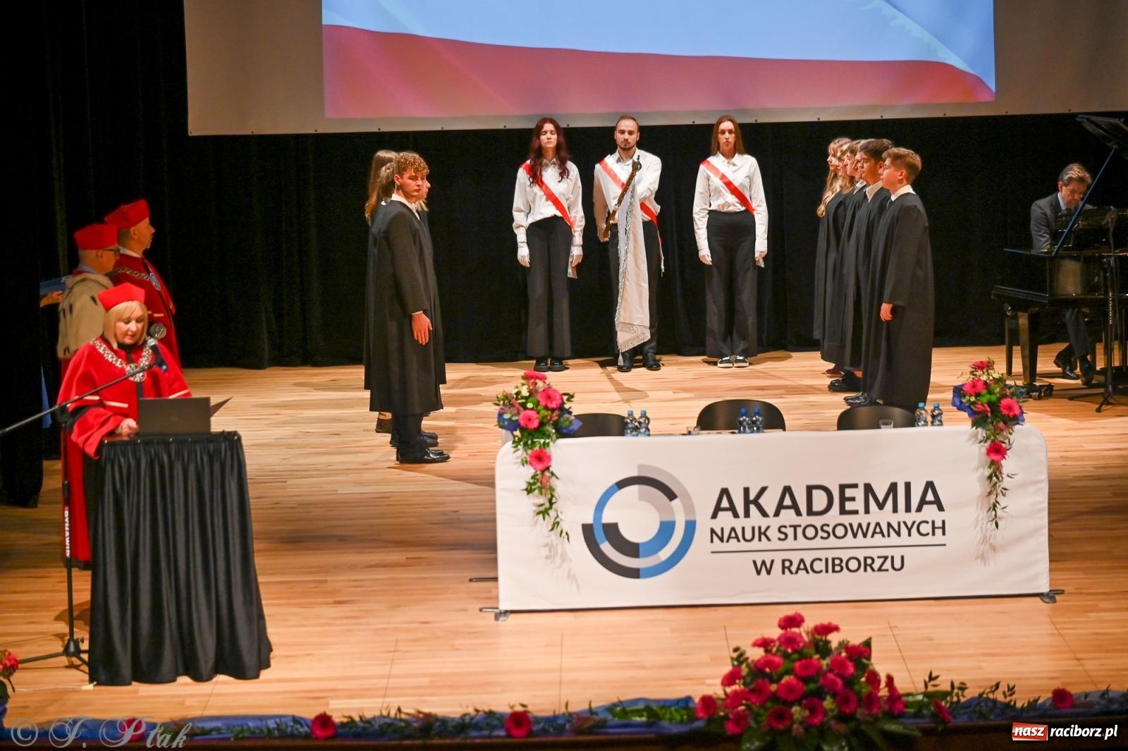 Zdjęcie w galerii na portalu naszraciborz.pl: Edukacja – najpotężniejsza broń do zmiany świata. Gaudeamus igitur w raciborskiej Akademii Nauk Stosowanych wiadomości z regionu