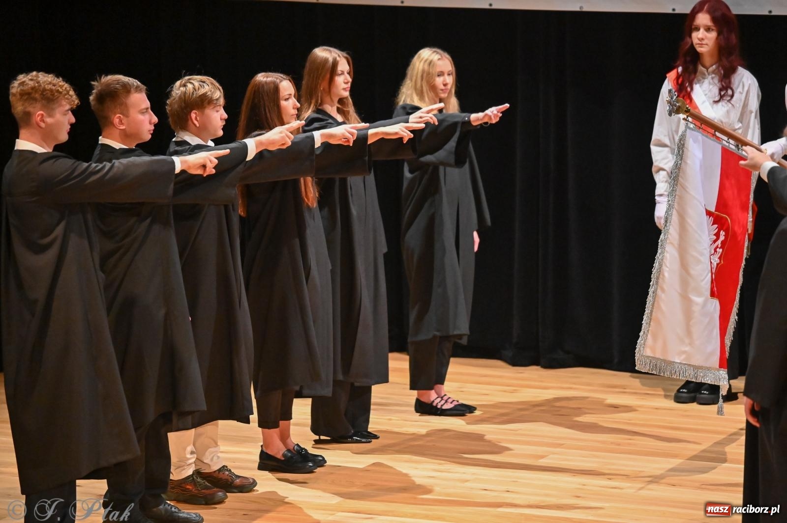 Zdjęcie w galerii na portalu naszraciborz.pl: Edukacja – najpotężniejsza broń do zmiany świata. Gaudeamus igitur w raciborskiej Akademii Nauk Stosowanych wiadomości z regionu