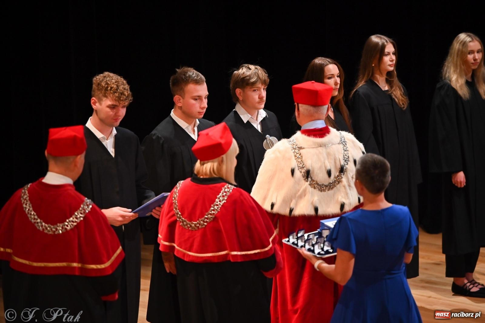 Zdjęcie w galerii na portalu naszraciborz.pl: Edukacja – najpotężniejsza broń do zmiany świata. Gaudeamus igitur w raciborskiej Akademii Nauk Stosowanych wiadomości z regionu