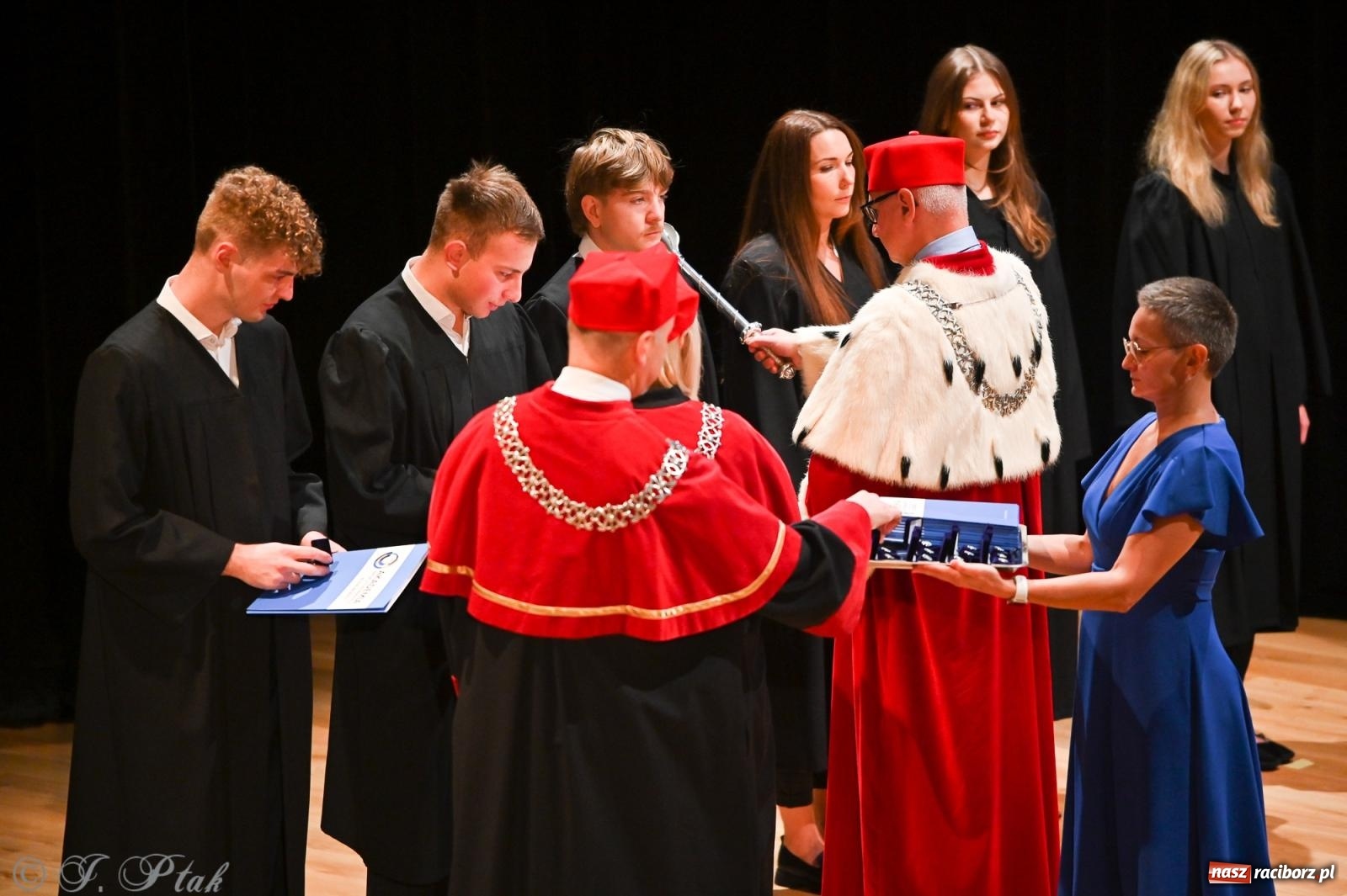 Zdjęcie w galerii na portalu naszraciborz.pl: Edukacja – najpotężniejsza broń do zmiany świata. Gaudeamus igitur w raciborskiej Akademii Nauk Stosowanych wiadomości z regionu