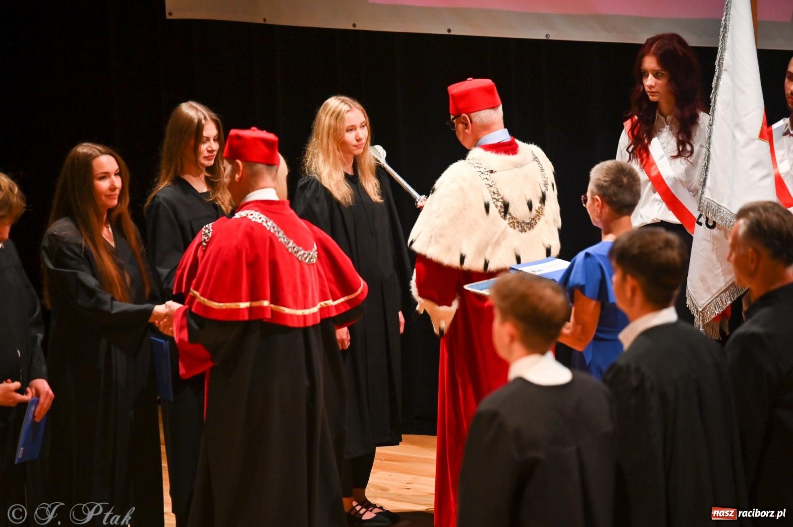 Zdjęcie w galerii na portalu naszraciborz.pl: Edukacja – najpotężniejsza broń do zmiany świata. Gaudeamus igitur w raciborskiej Akademii Nauk Stosowanych wiadomości z regionu
