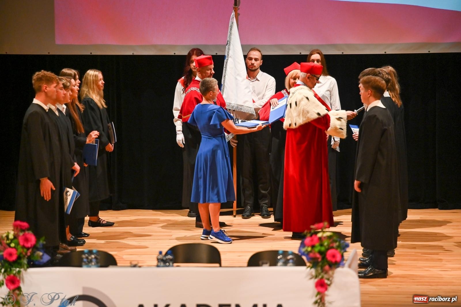 Zdjęcie w galerii na portalu naszraciborz.pl: Edukacja – najpotężniejsza broń do zmiany świata. Gaudeamus igitur w raciborskiej Akademii Nauk Stosowanych wiadomości z regionu