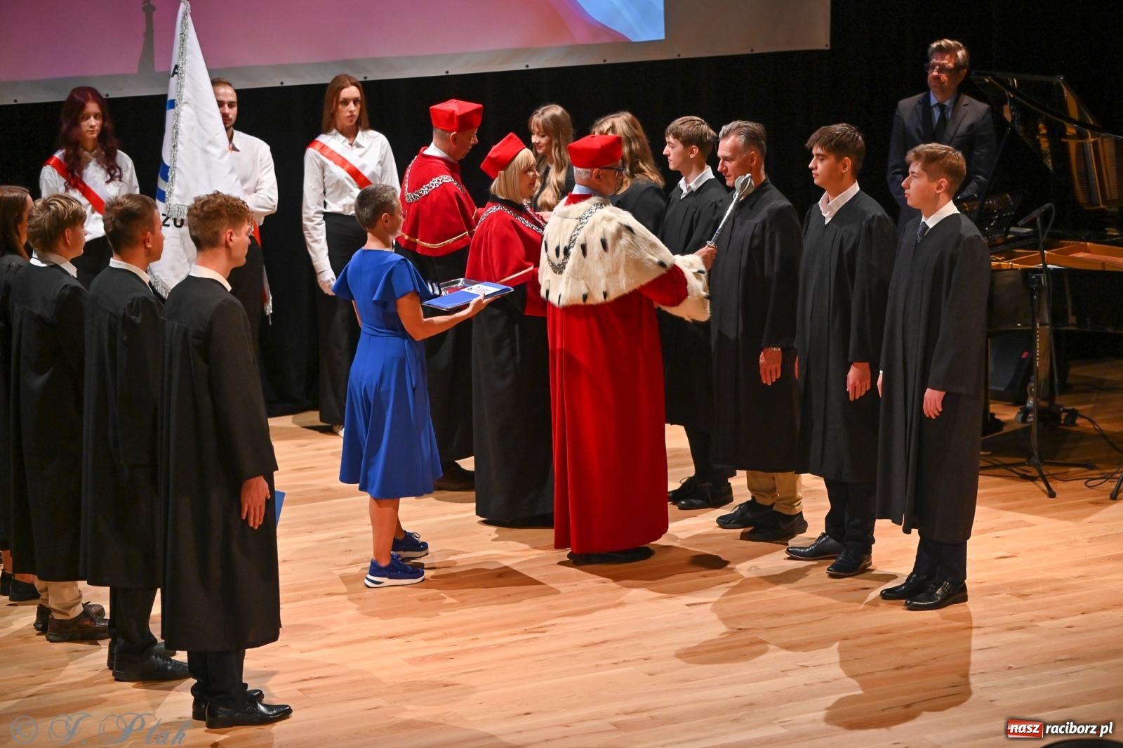 Zdjęcie w galerii na portalu naszraciborz.pl: Edukacja – najpotężniejsza broń do zmiany świata. Gaudeamus igitur w raciborskiej Akademii Nauk Stosowanych wiadomości z regionu