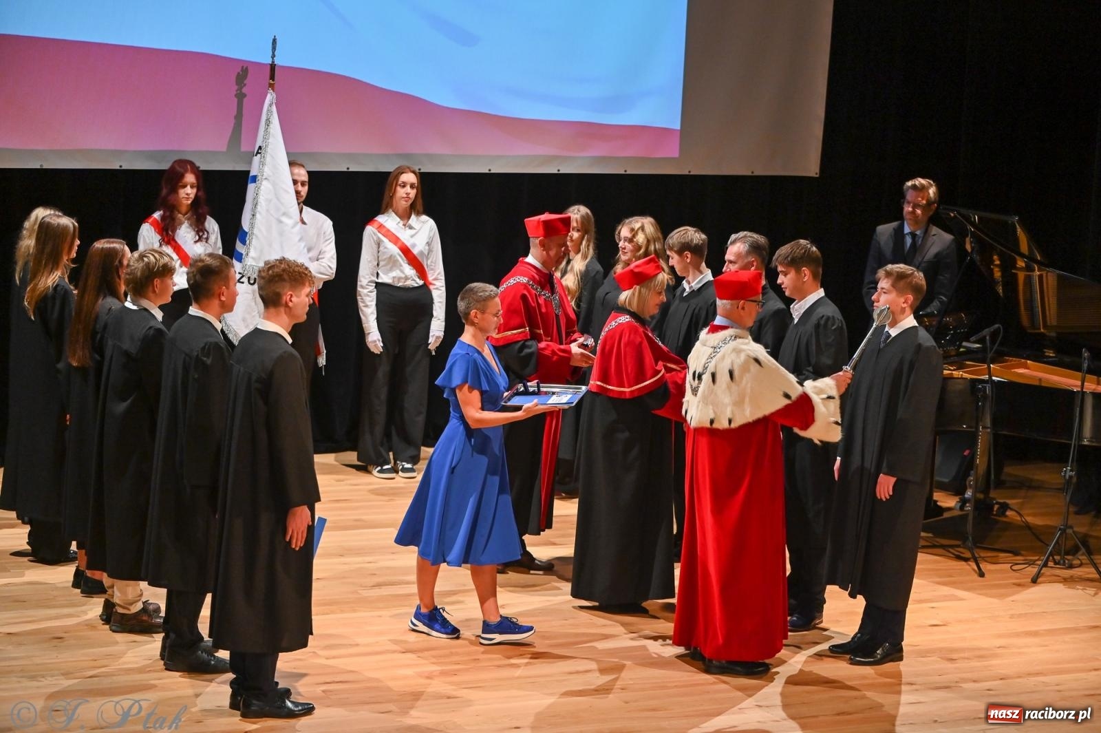 Zdjęcie w galerii na portalu naszraciborz.pl: Edukacja – najpotężniejsza broń do zmiany świata. Gaudeamus igitur w raciborskiej Akademii Nauk Stosowanych wiadomości z regionu