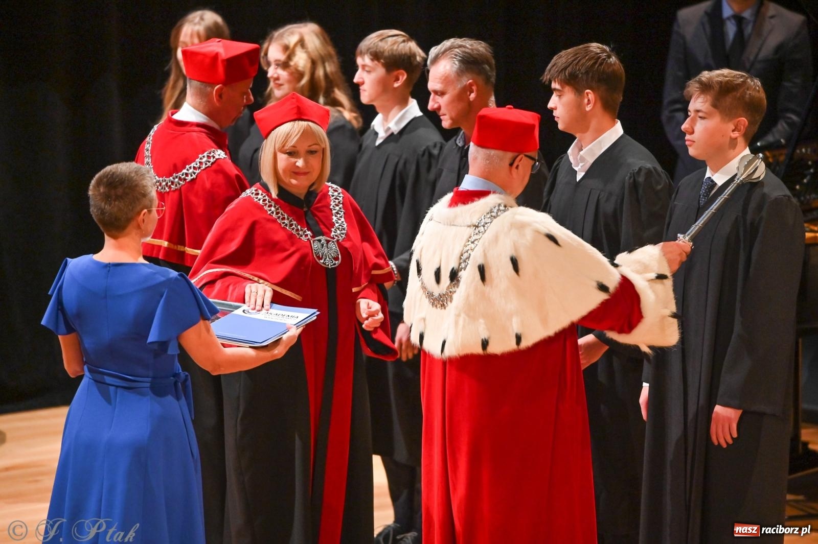 Zdjęcie w galerii na portalu naszraciborz.pl: Edukacja – najpotężniejsza broń do zmiany świata. Gaudeamus igitur w raciborskiej Akademii Nauk Stosowanych wiadomości z regionu